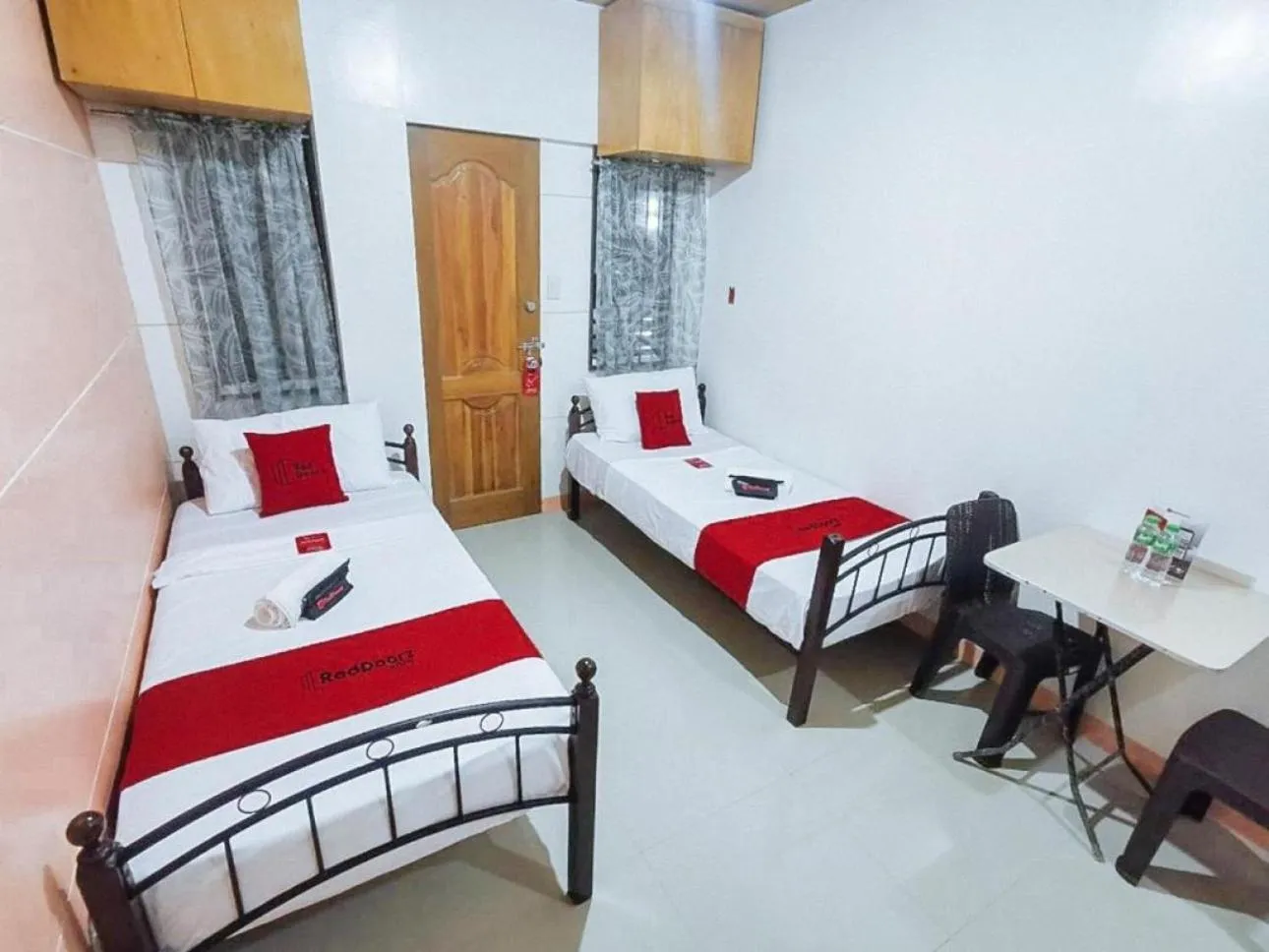 Bed in RedDoorz near SGM Condotel Villa Beach Iloilo