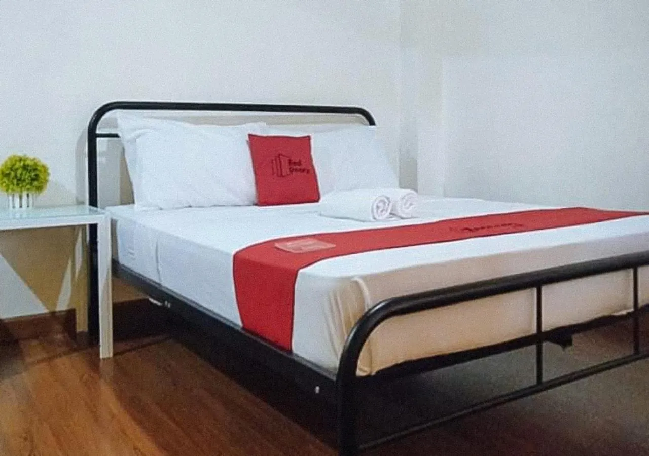 Bed in RedDoorz near SGM Condotel Villa Beach Iloilo