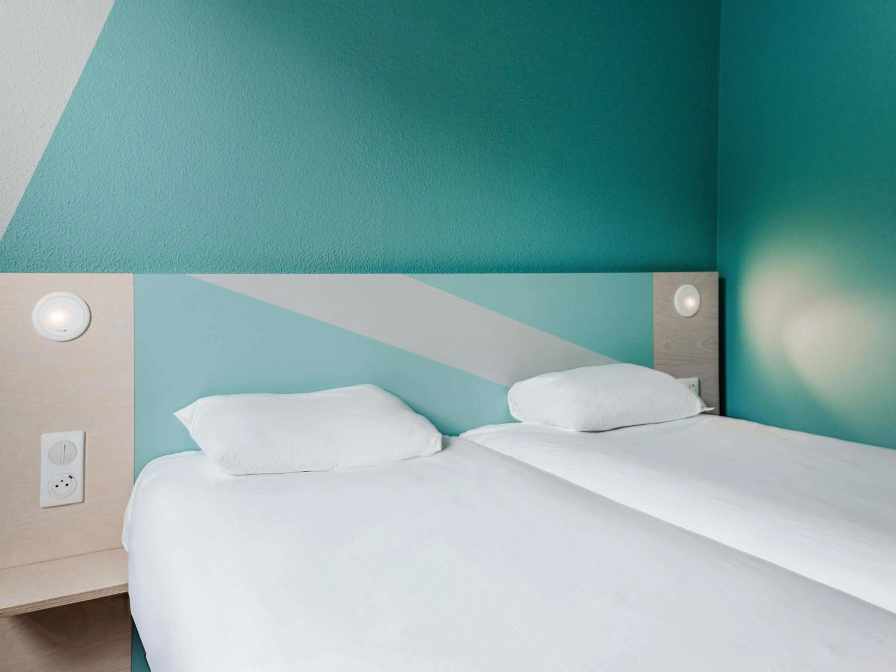 Bedroom, Bed in ibis Budget Mâcon Sud