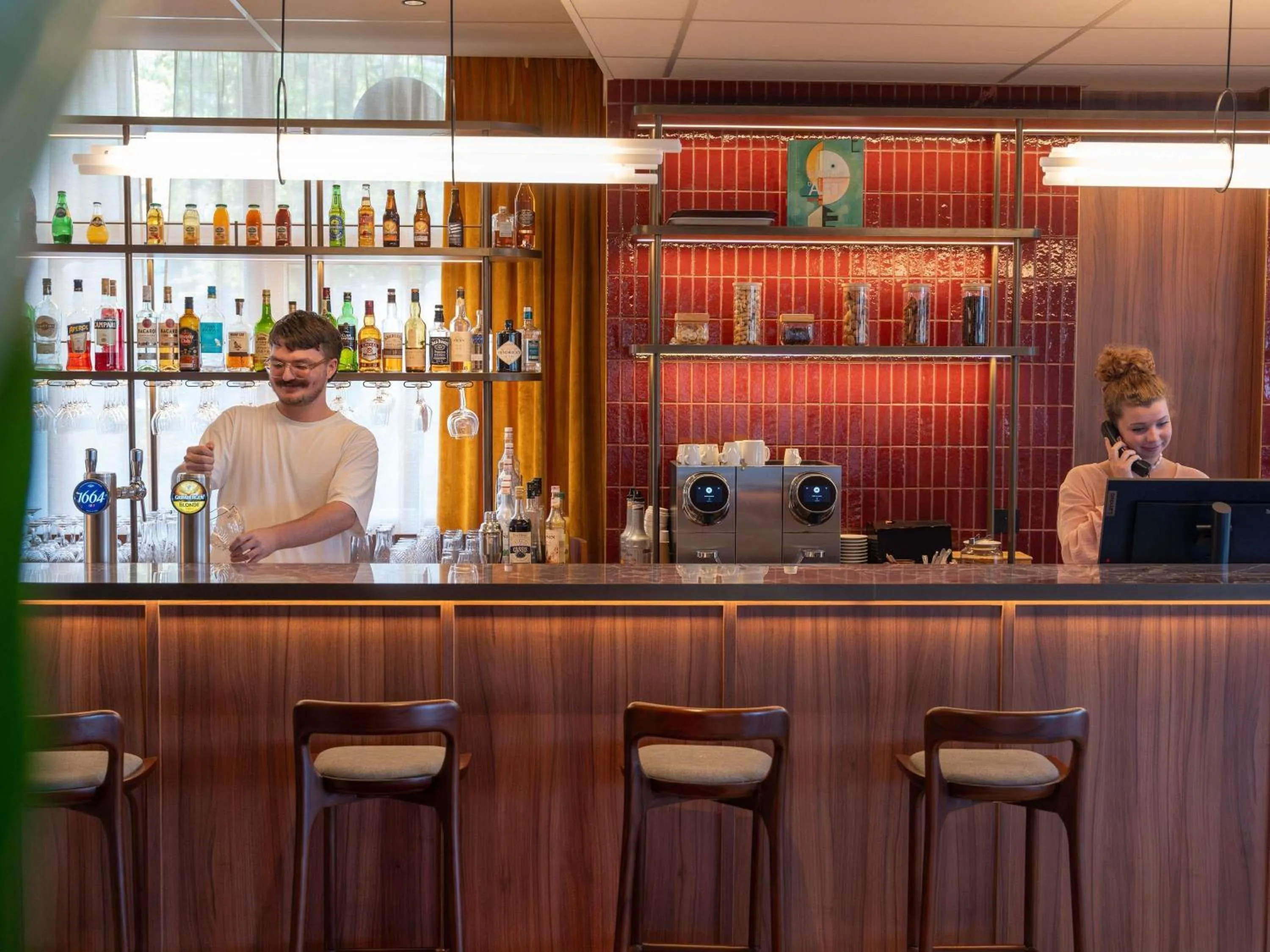 Lounge or bar in Novotel Nantes Centre Bord de Loire