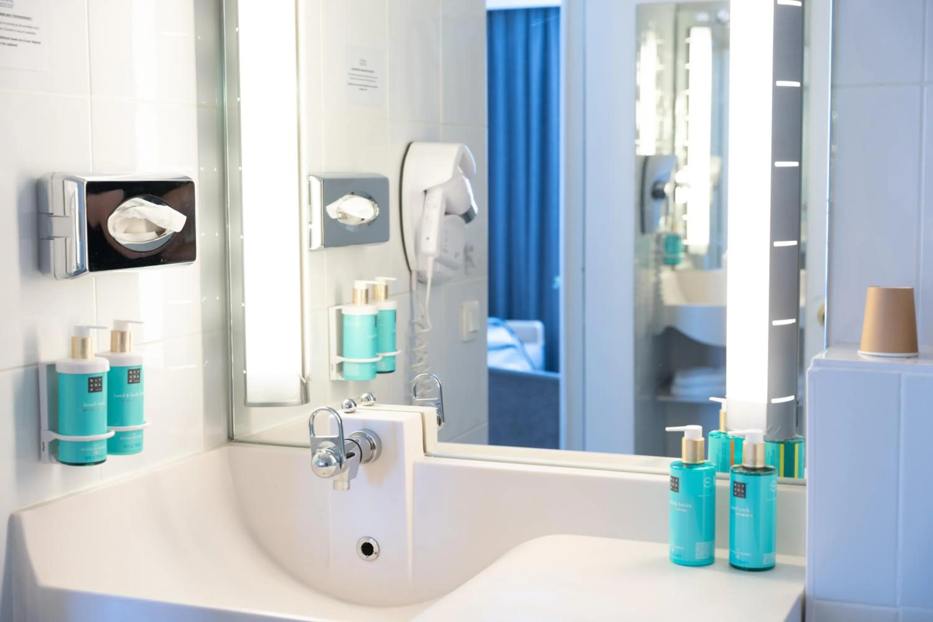 Bathroom in Novotel Nantes Centre Bord de Loire