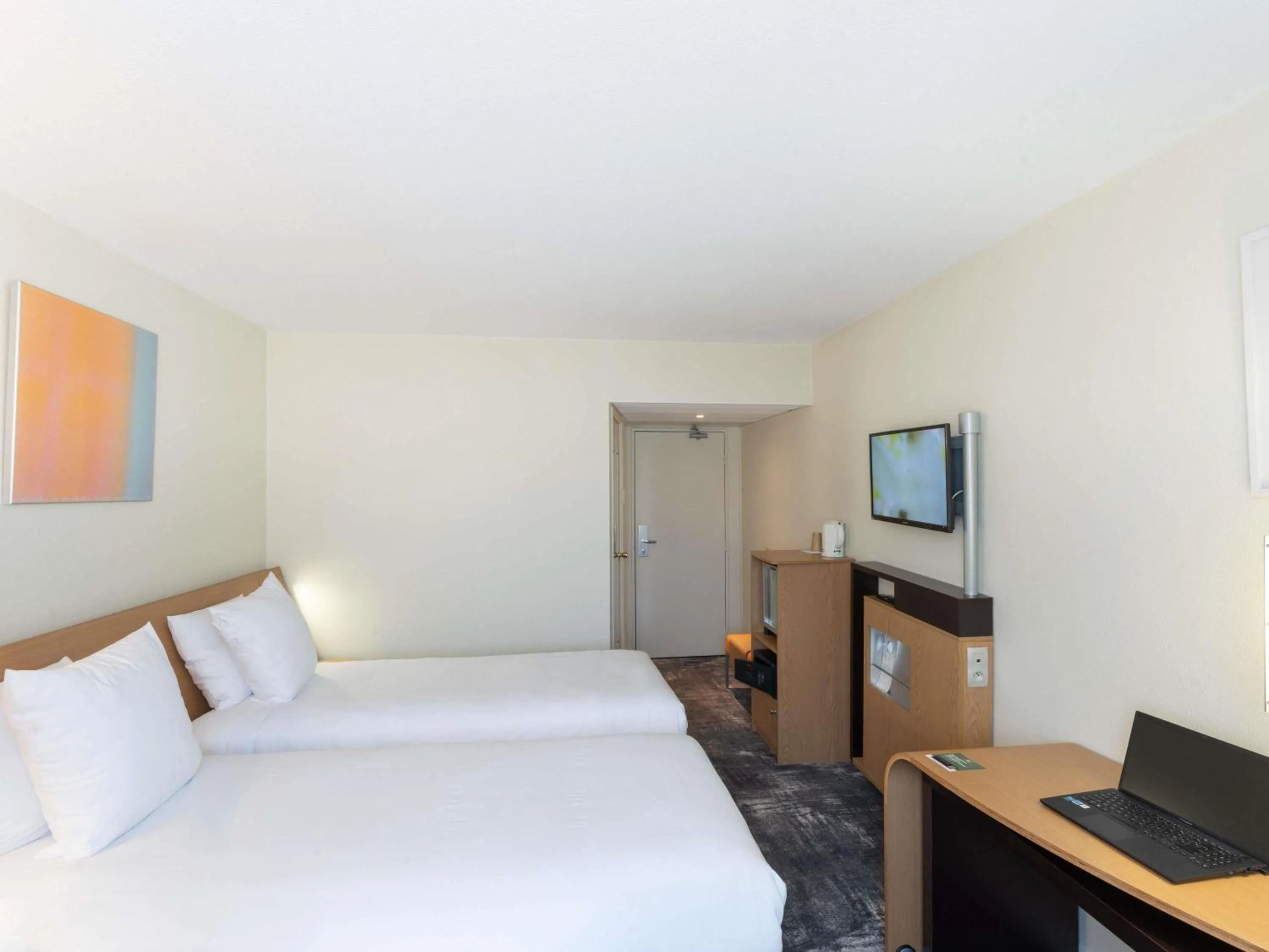 Bedroom, Bed in Novotel Nantes Centre Bord de Loire