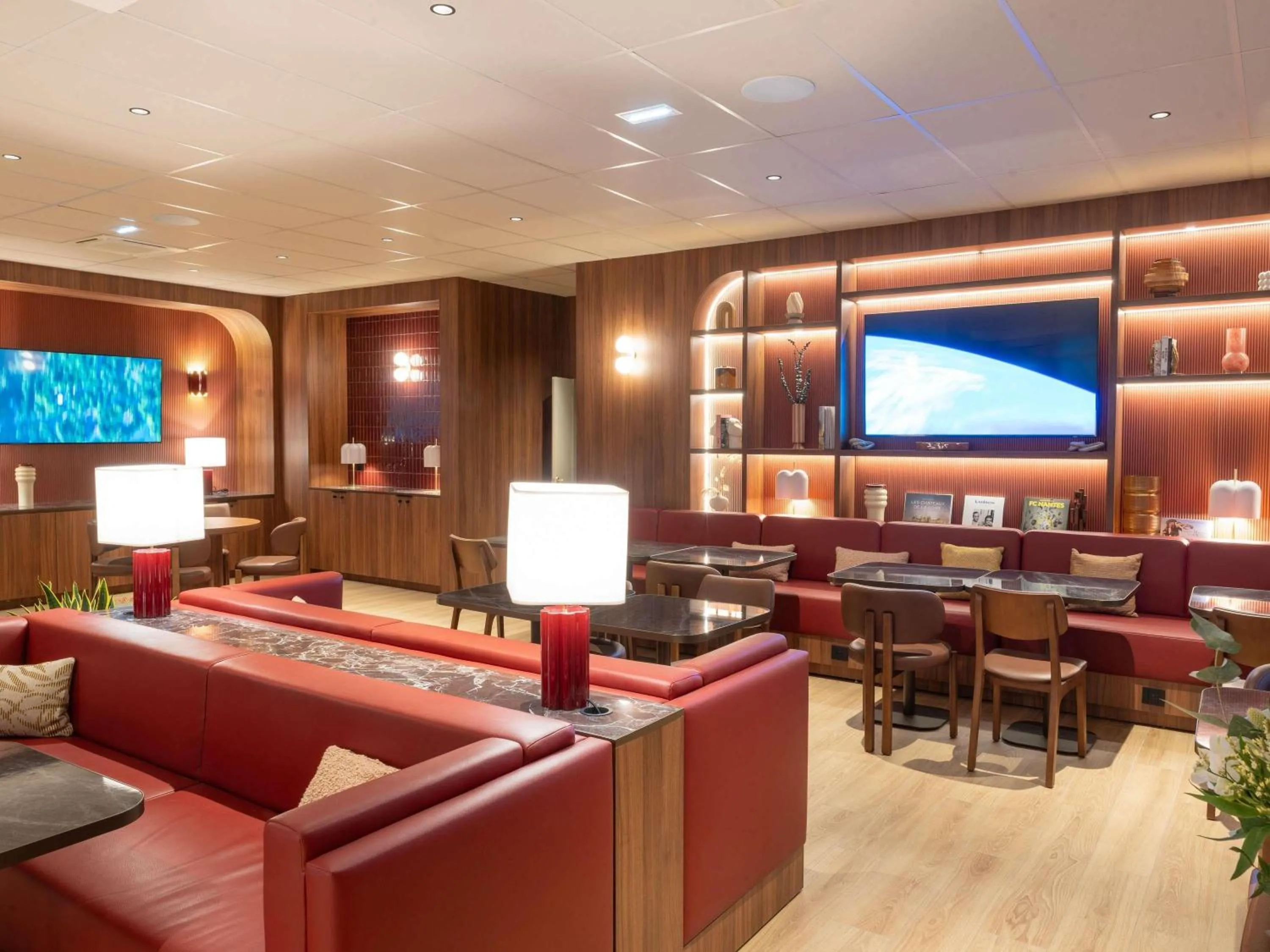 Lounge or bar in Novotel Nantes Centre Bord de Loire