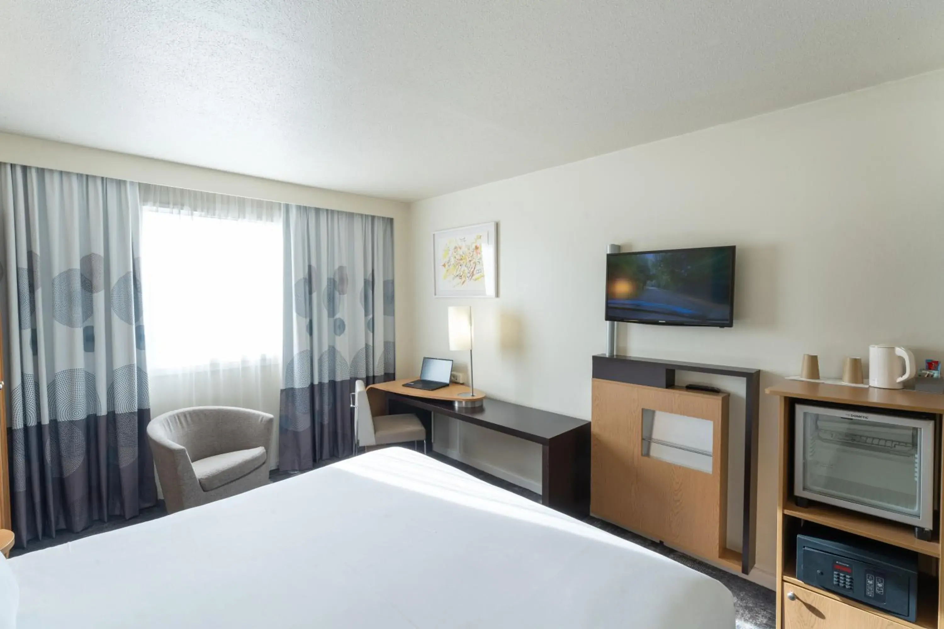 Superior King Room in Novotel Nantes Centre Bord de Loire Superior King Room in Novotel Nantes Centre Bord de Loire