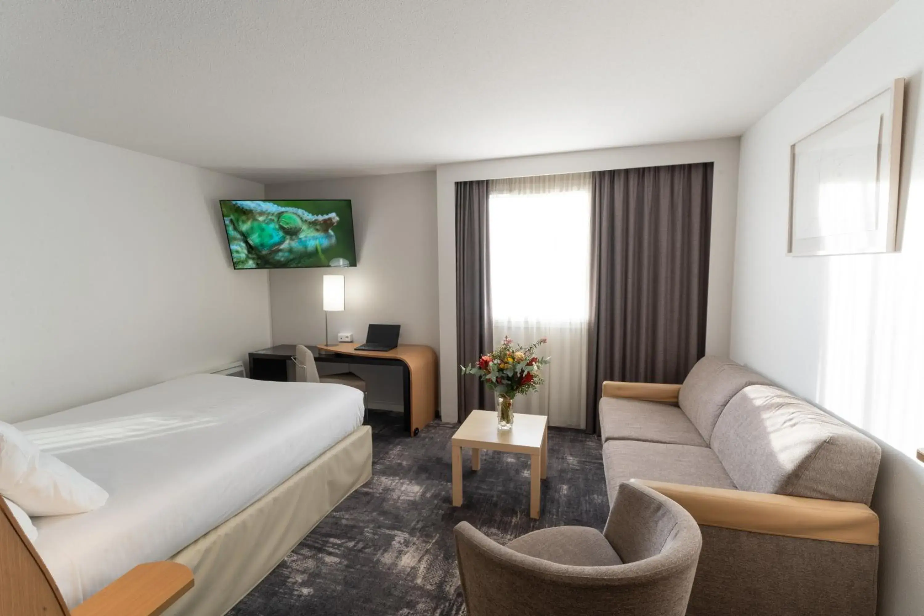 Superior Family Room with Sofa bed in Novotel Nantes Centre Bord de Loire Superior Family Room with Sofa bed in Novotel Nantes Centre Bord de Loire