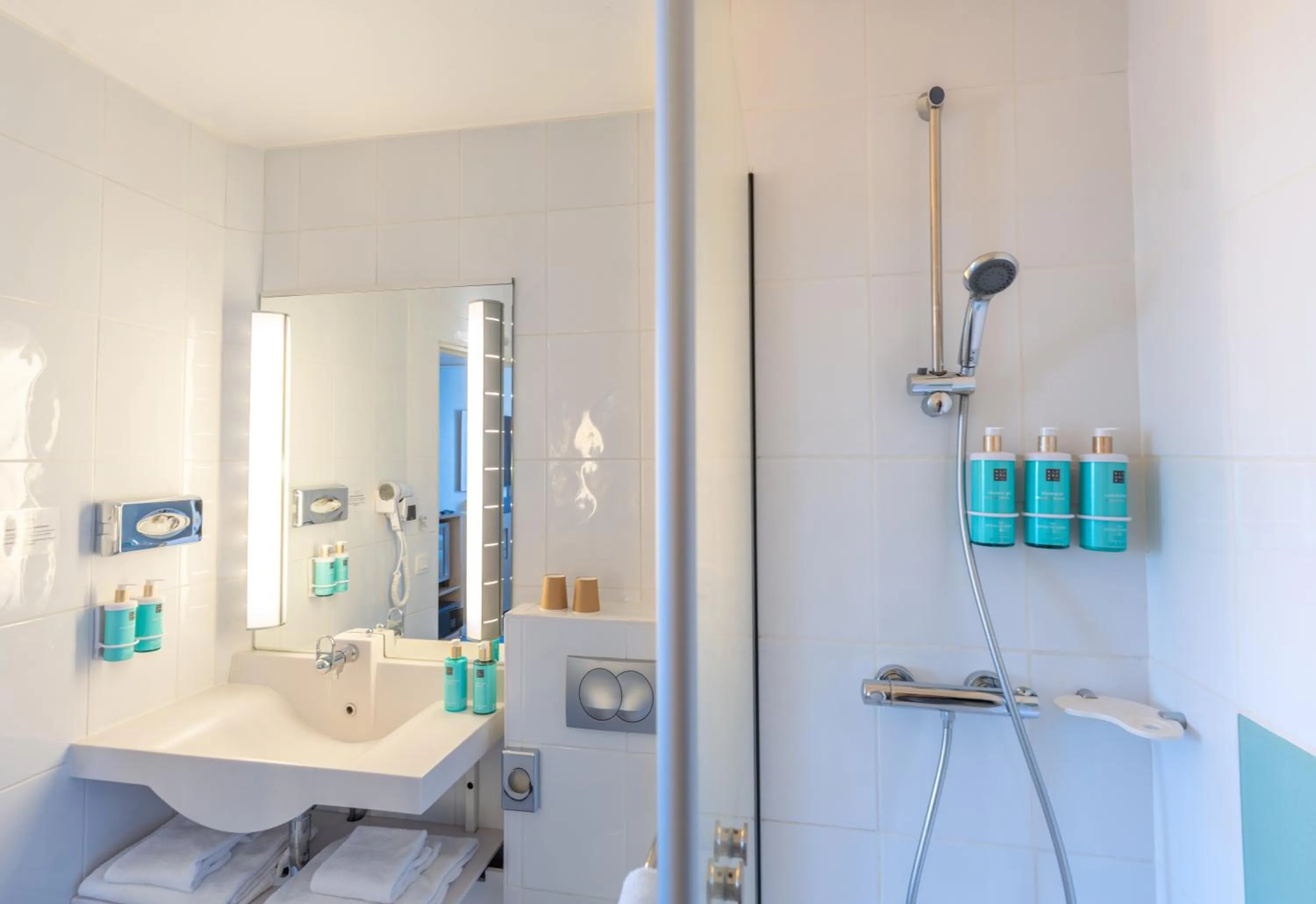 Bathroom in Novotel Nantes Centre Bord de Loire