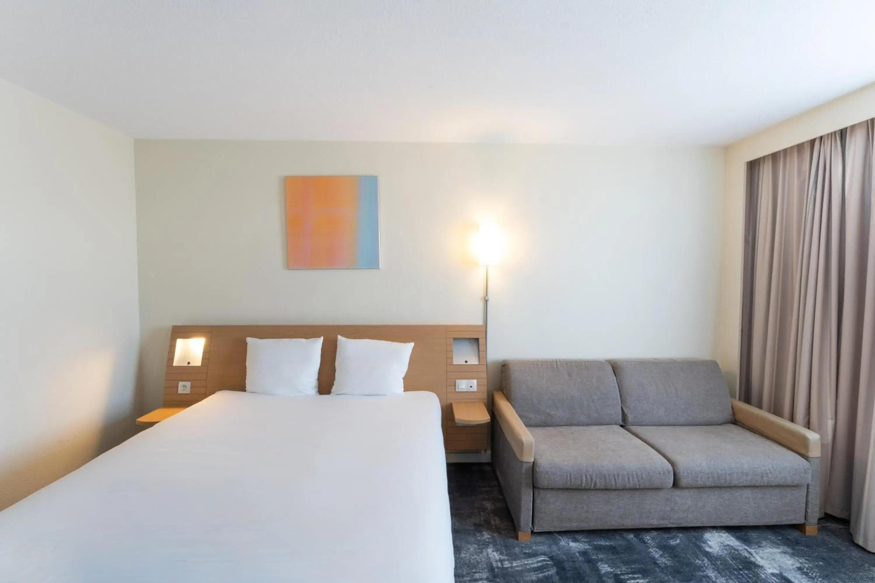 Superior Room with Sofa Bed in Novotel Nantes Centre Bord de Loire Superior Room with Sofa Bed in Novotel Nantes Centre Bord de Loire