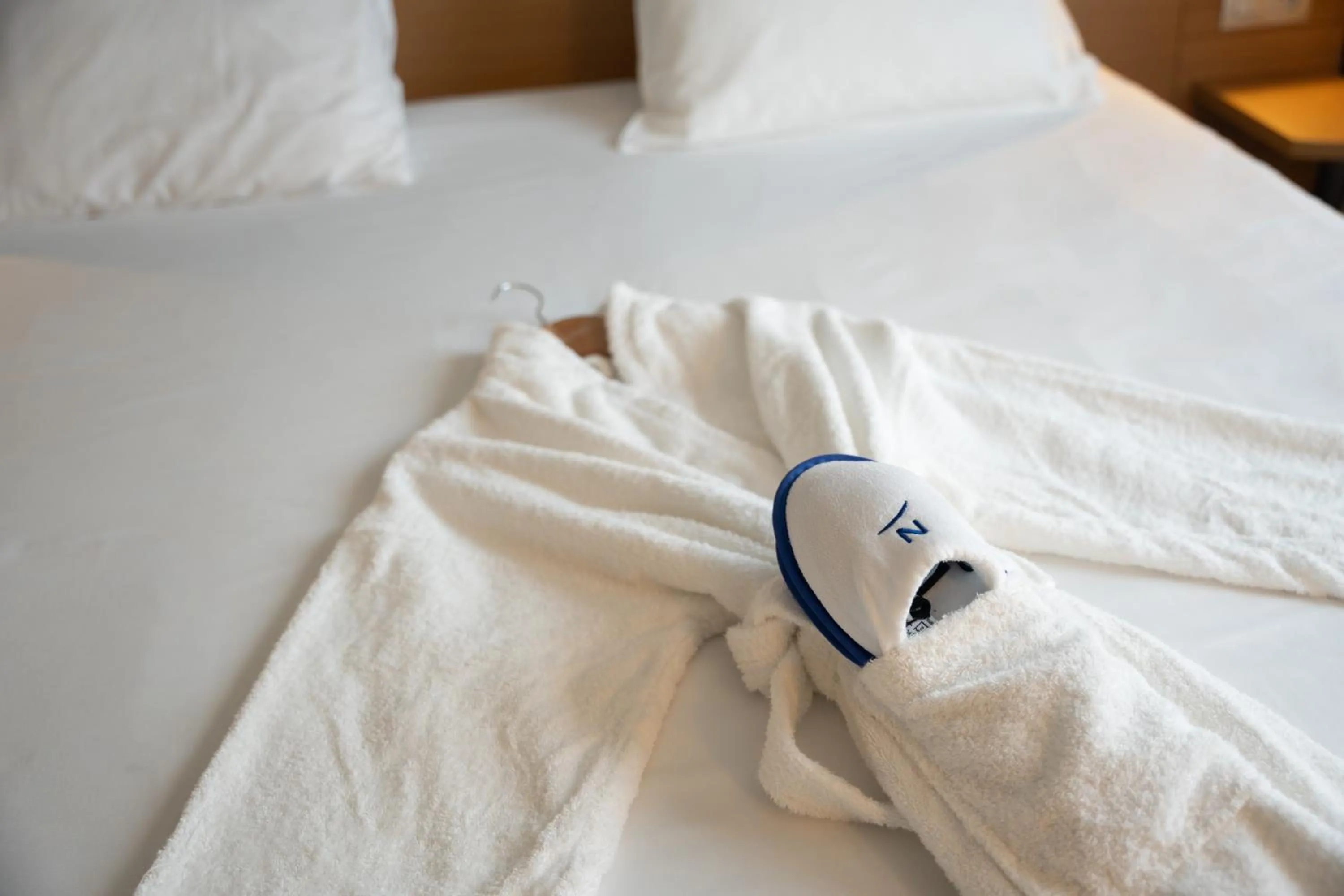 towels, Bed in Novotel Nantes Centre Bord de Loire