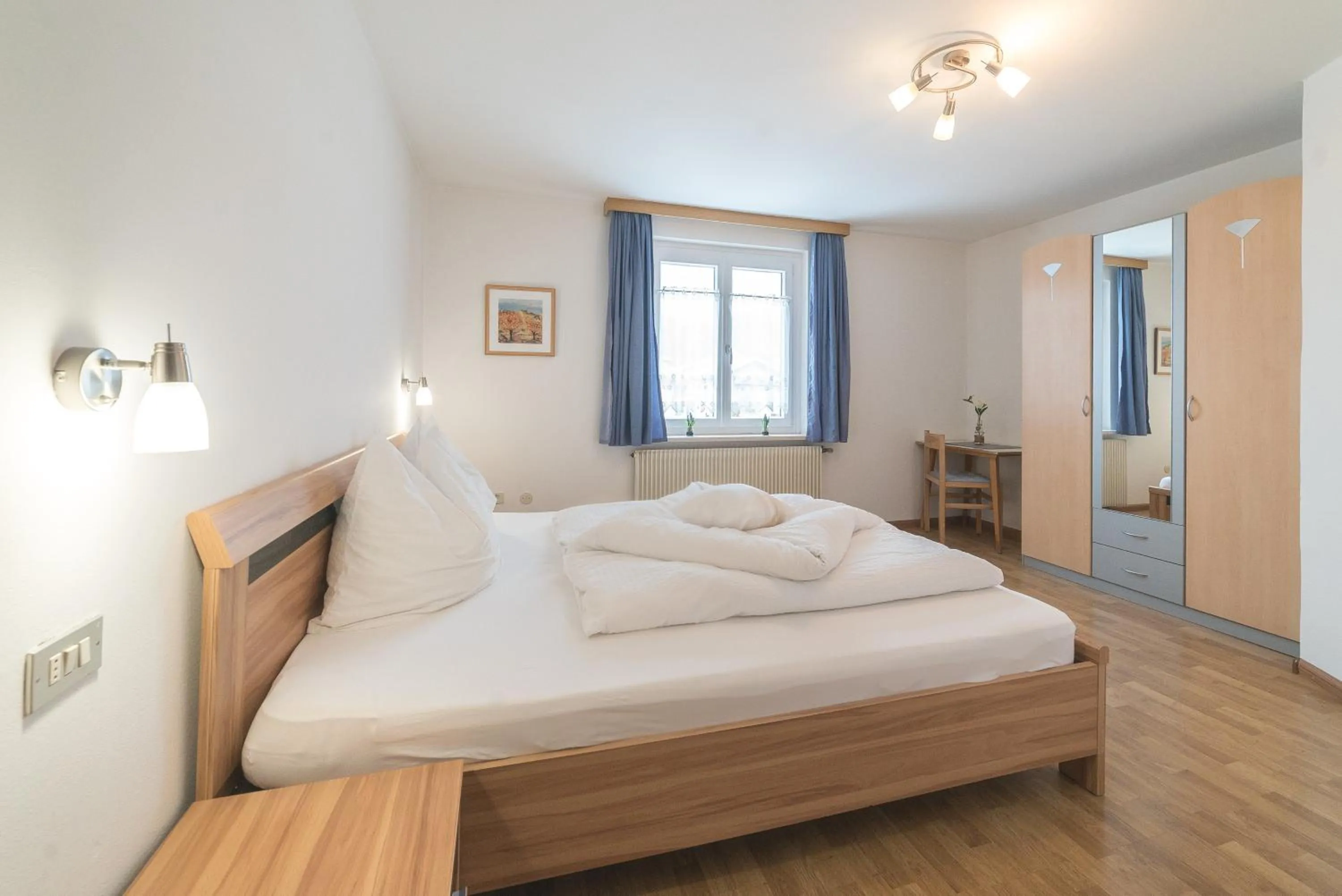 Photo of the whole room, Bed in Residence Ortlerhof