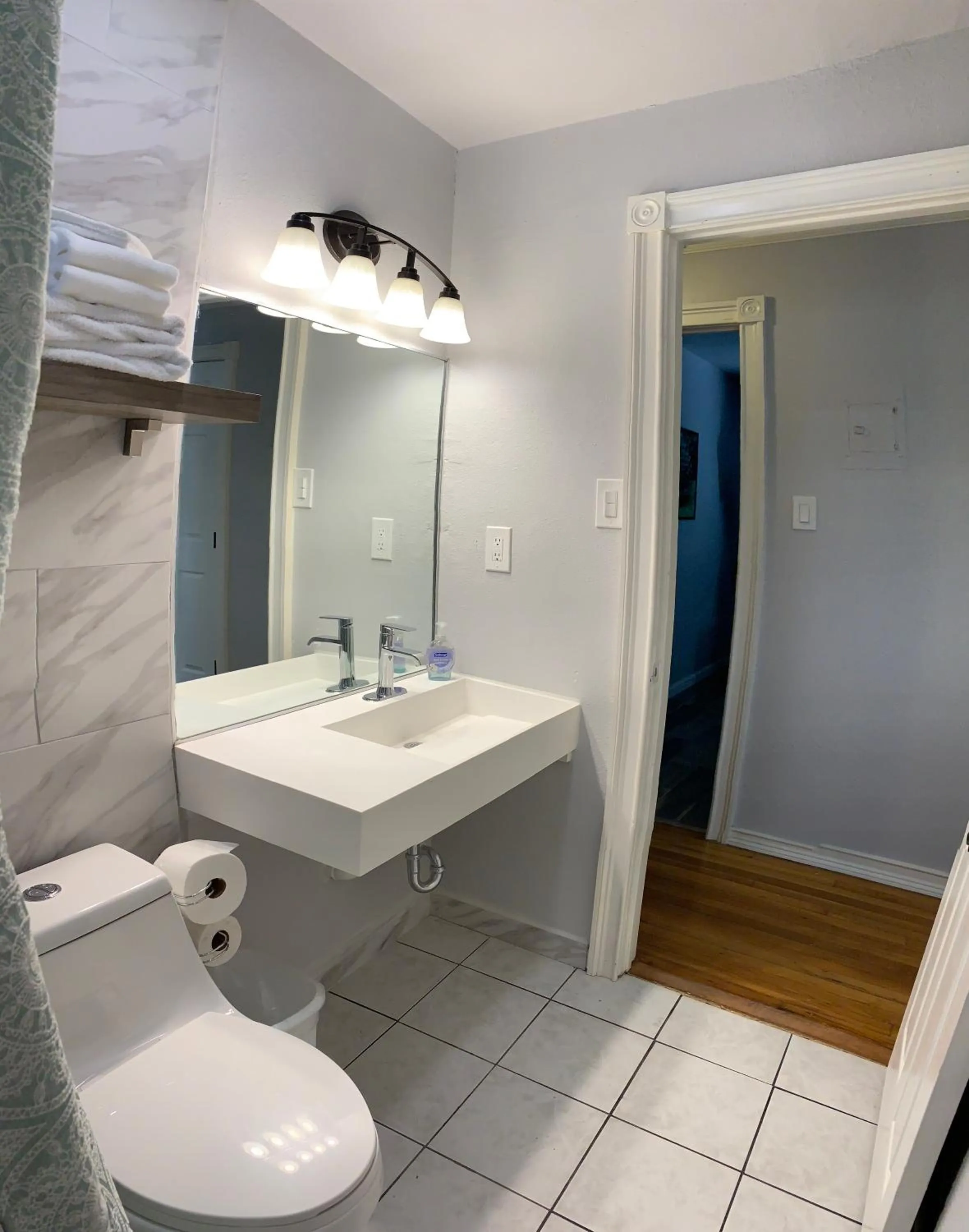 Bathroom in The Peahen House