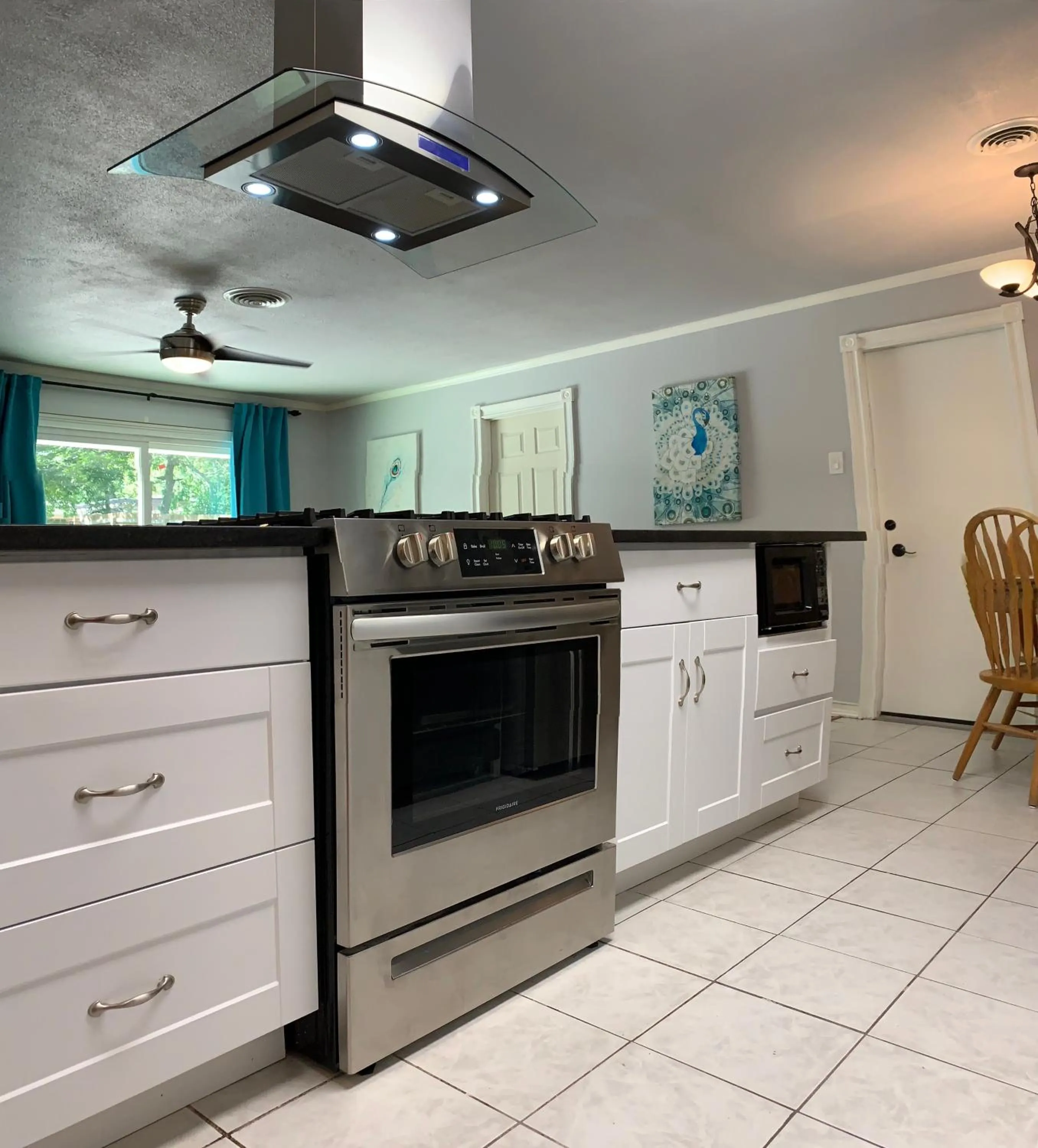 Kitchen or kitchenette in The Peahen House