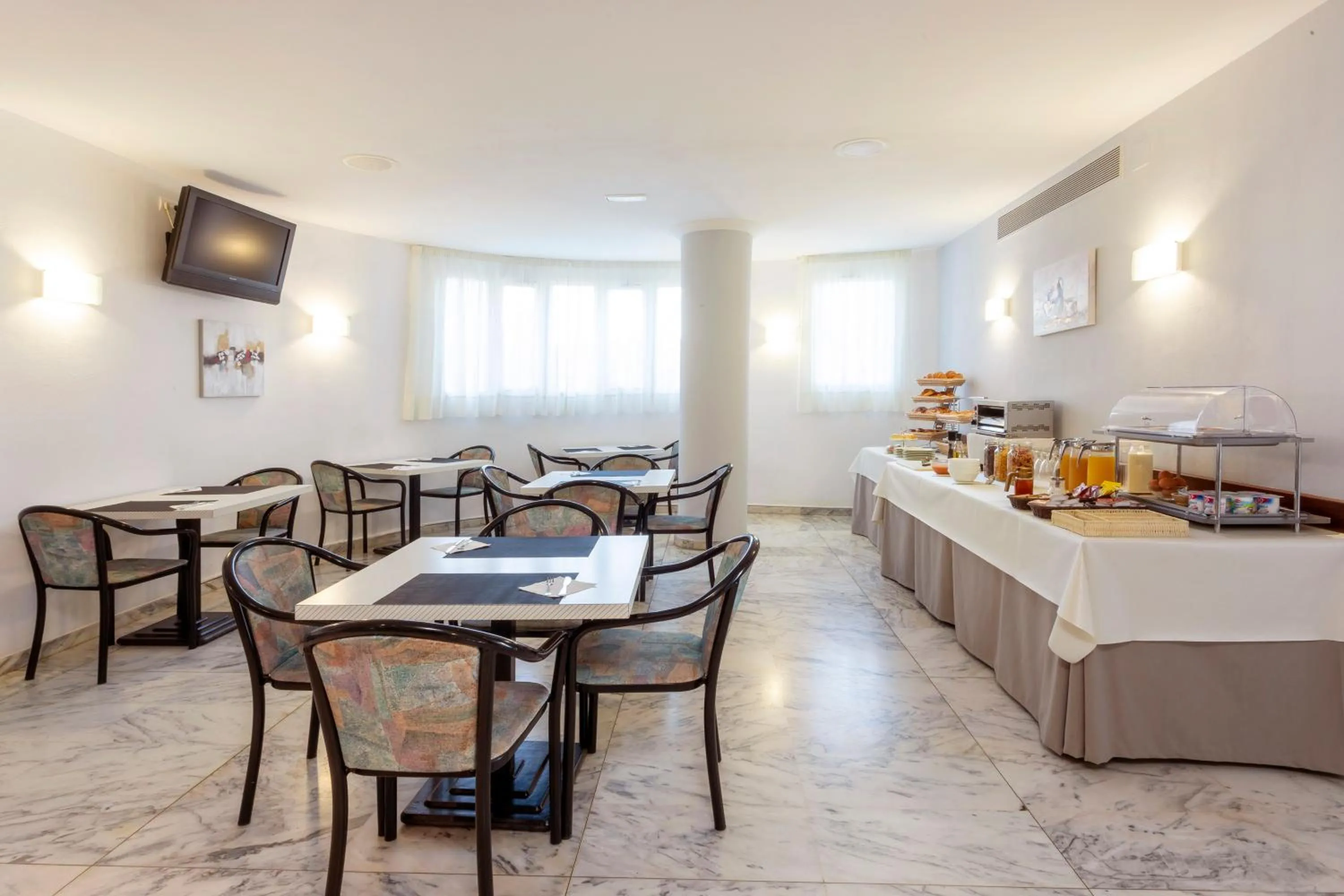 Buffet breakfast in Hostal Molins Park