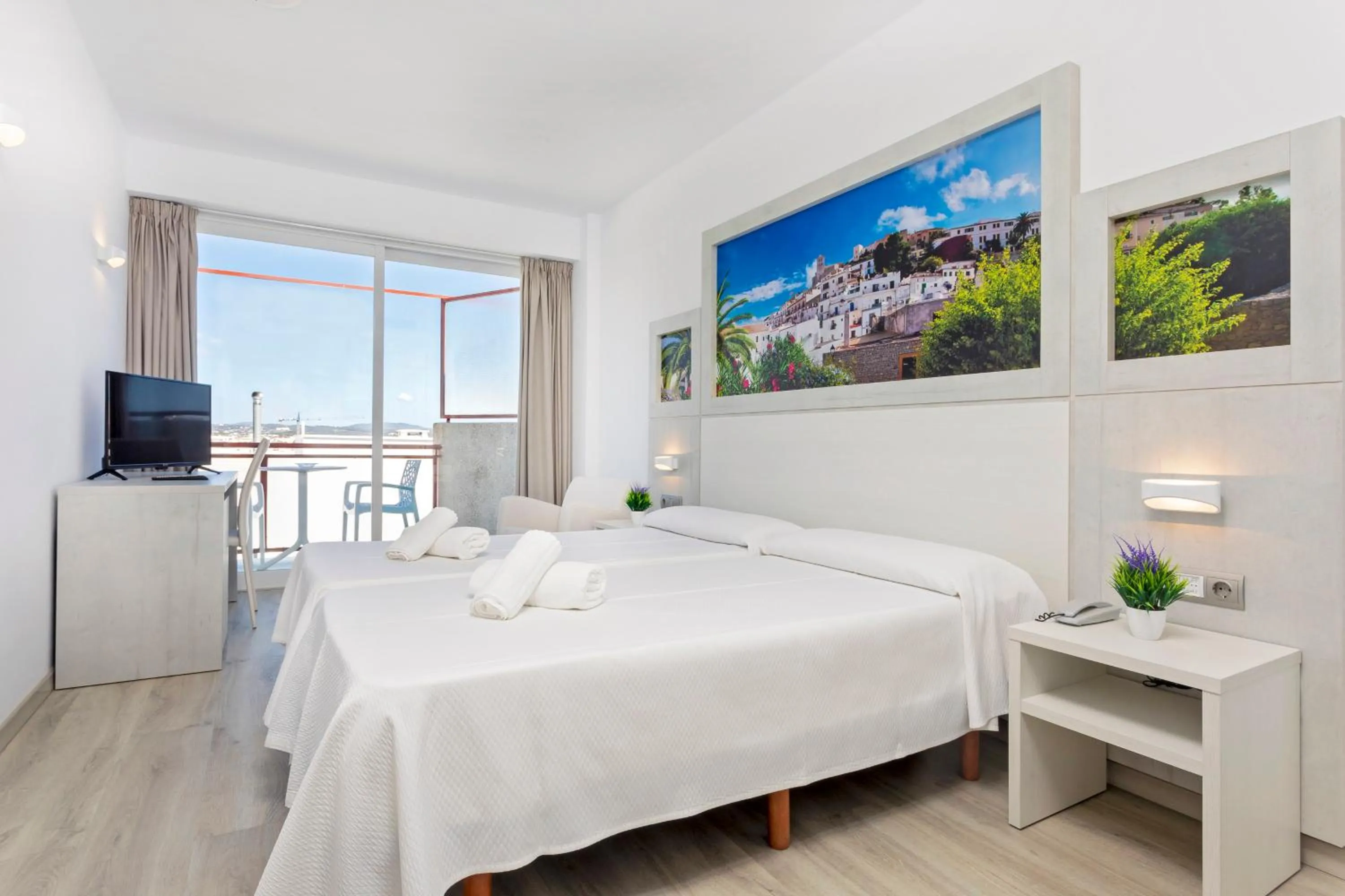 Photo of the whole room, Bed in Hostal Molins Park