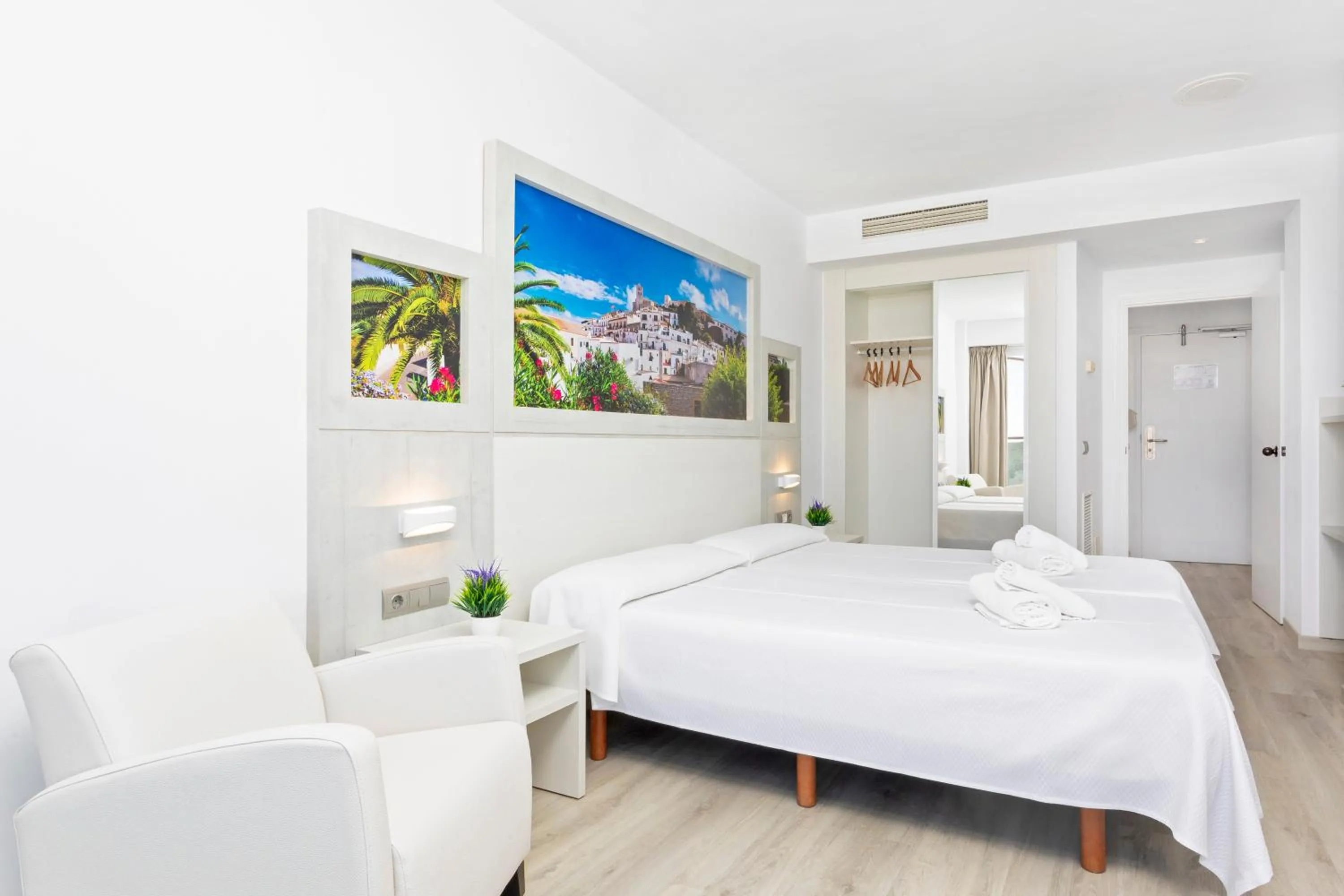 Photo of the whole room, Bed in Hostal Molins Park