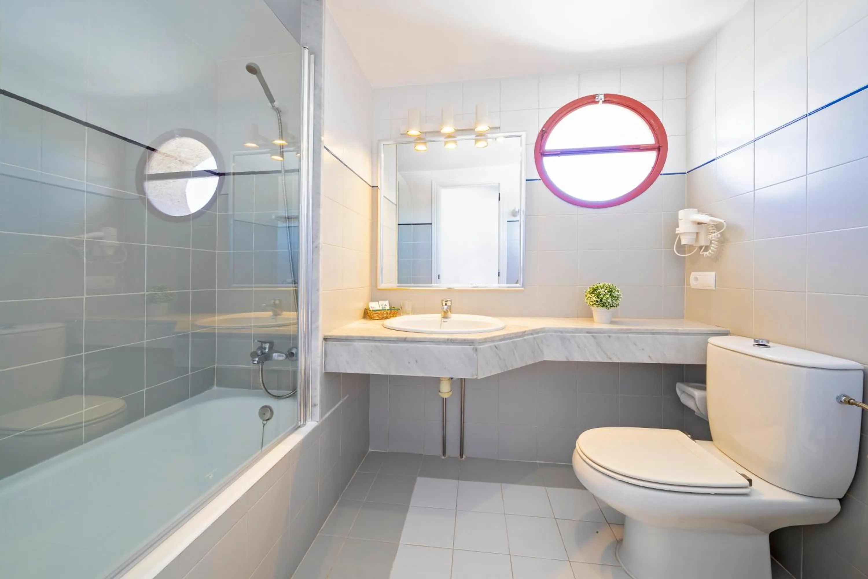 Bathroom in Hostal Molins Park