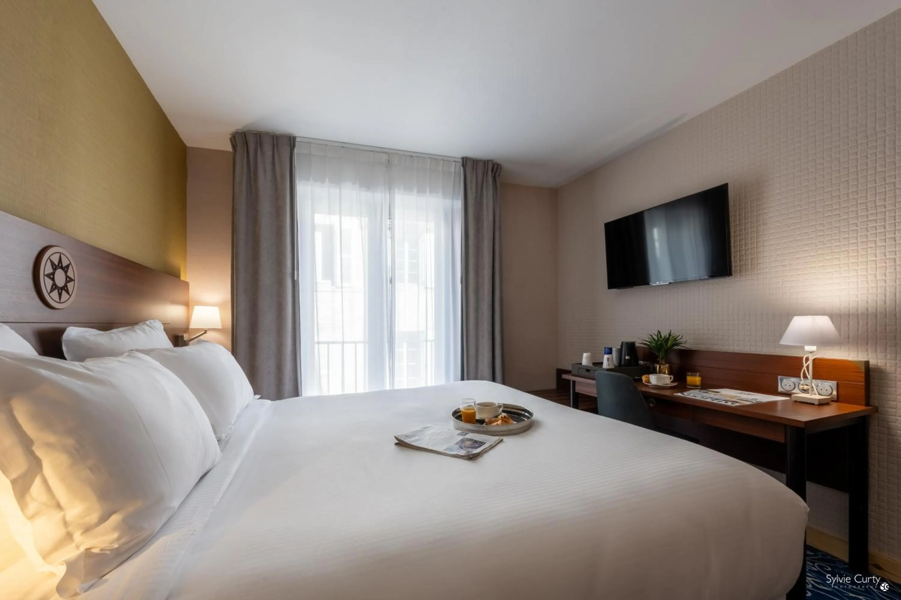 Bed in Hôtel Le Yachtman, The Originals Collection