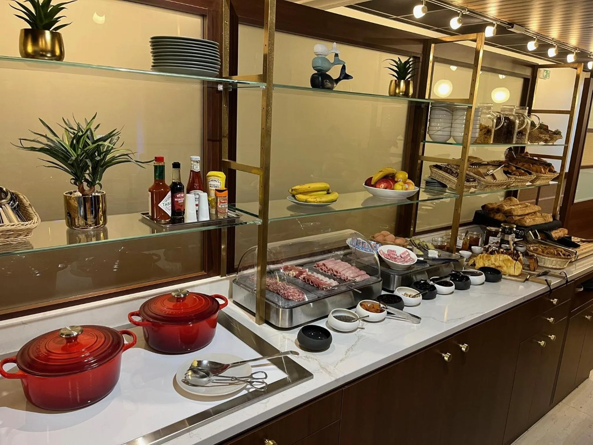 Breakfast in Hôtel Le Yachtman, The Originals Collection