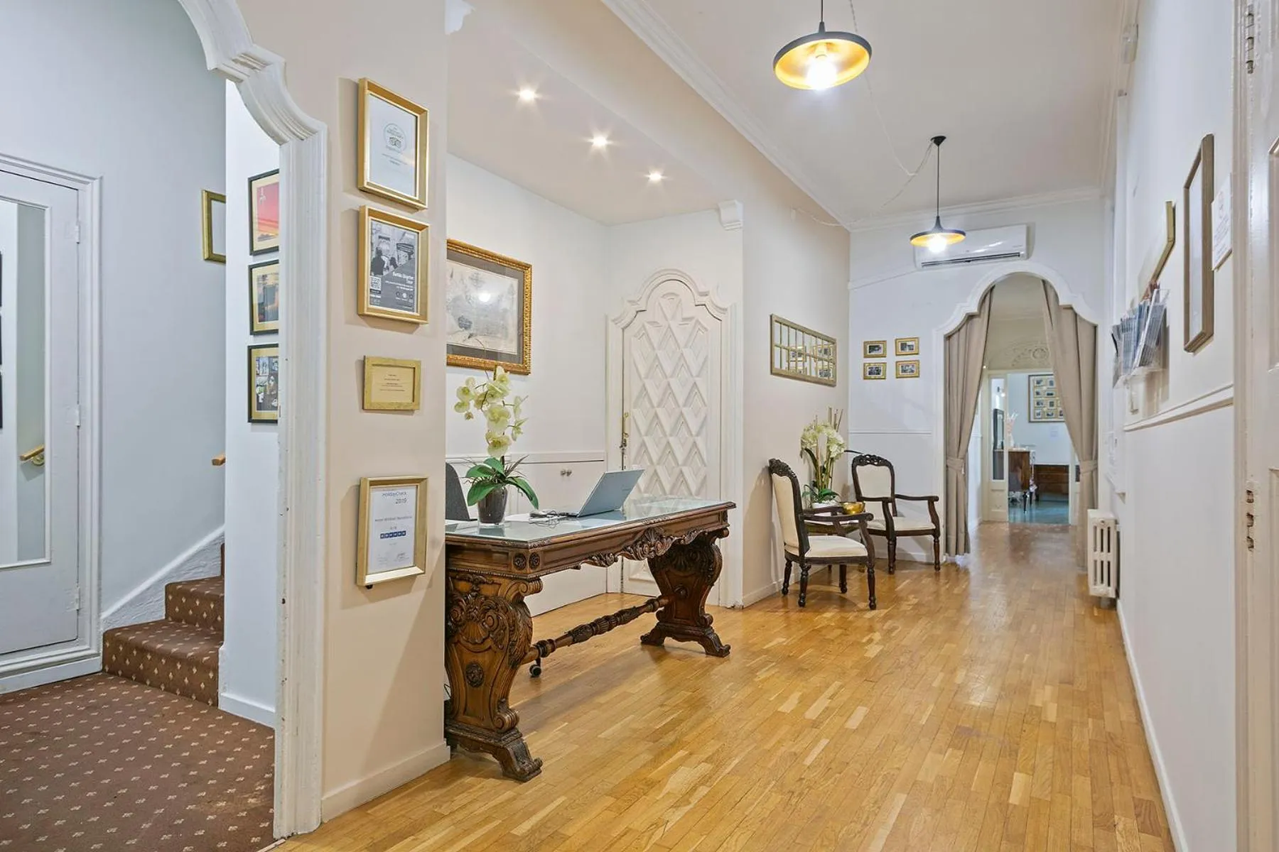 Lobby or reception in Mihlton Barcelona Boutique B&B