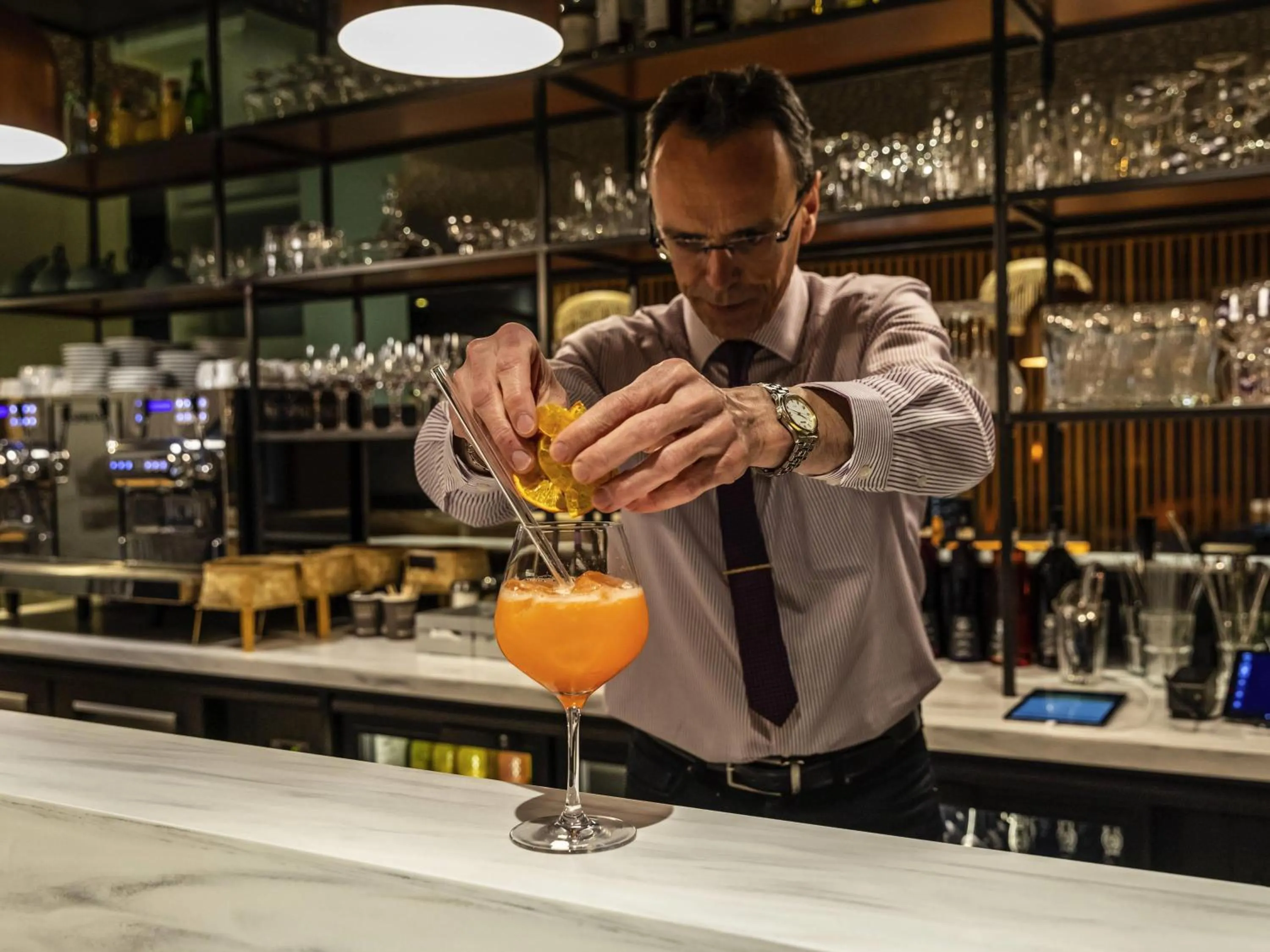 Lounge or bar in Mercure Saint Omer Centre Gare