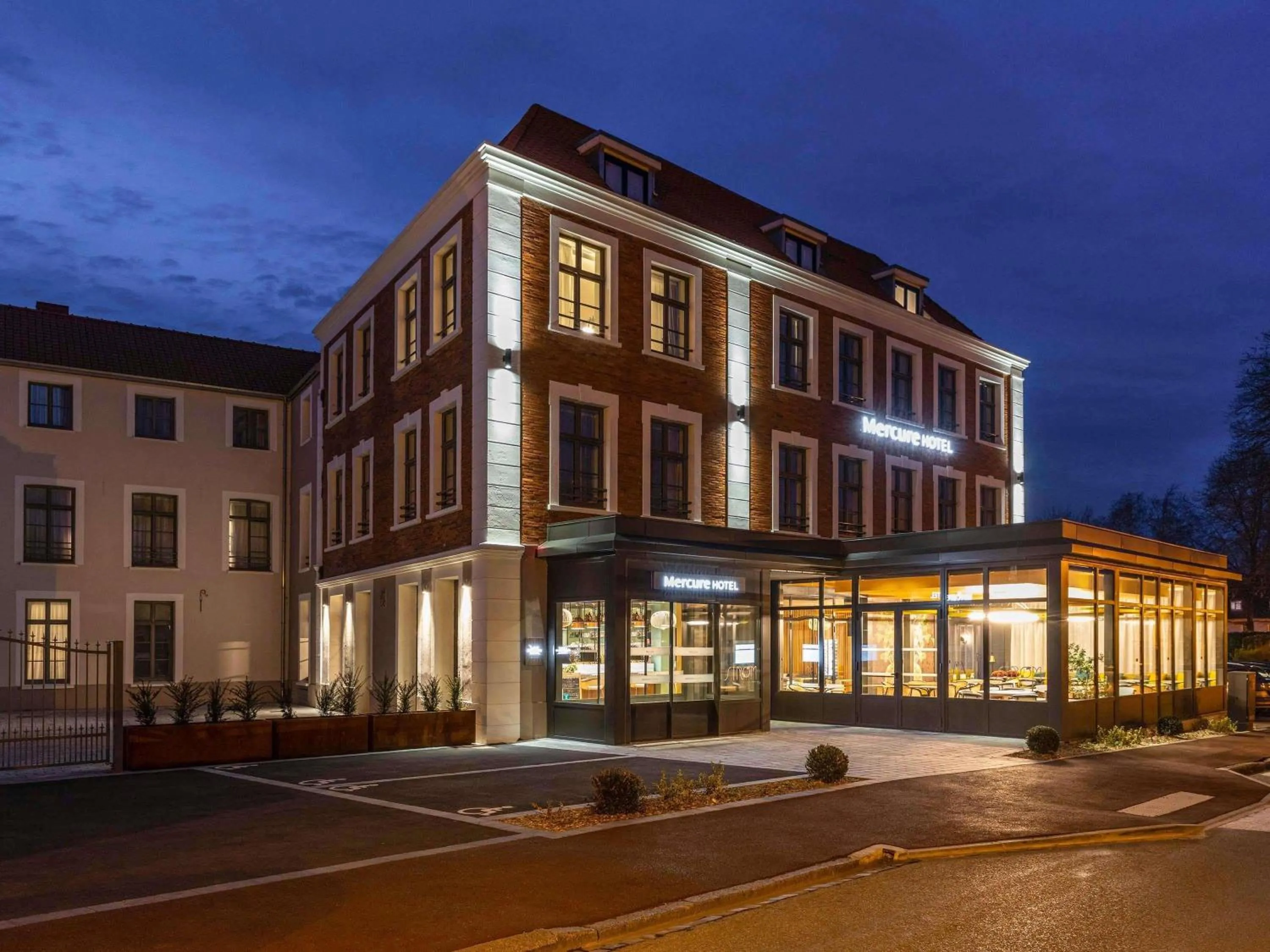 Property building in Mercure Saint Omer Centre Gare