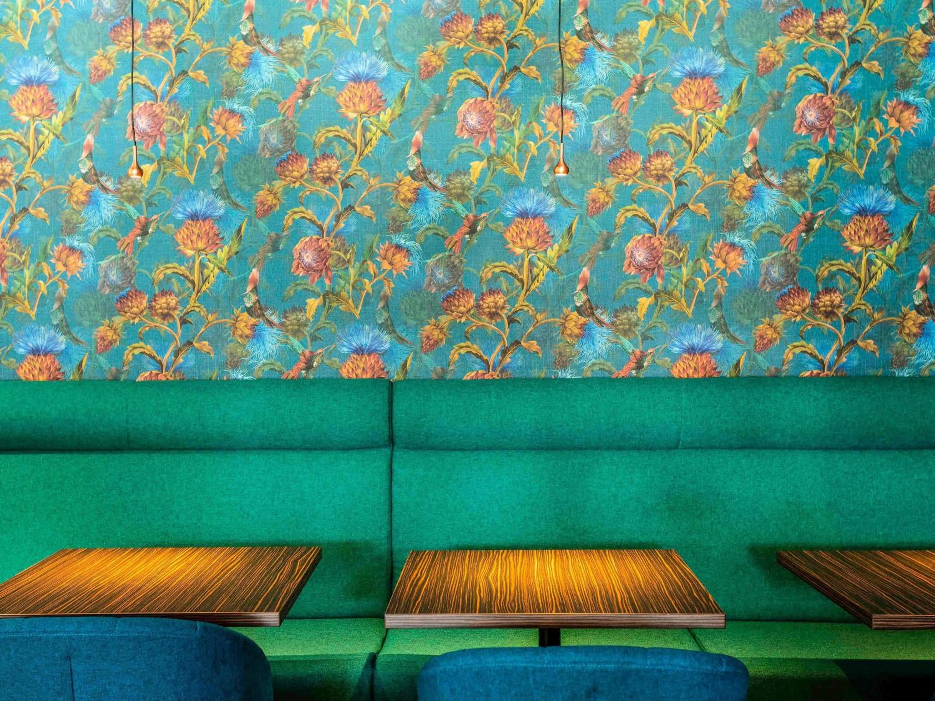 Restaurant/places to eat in Mercure Saint Omer Centre Gare