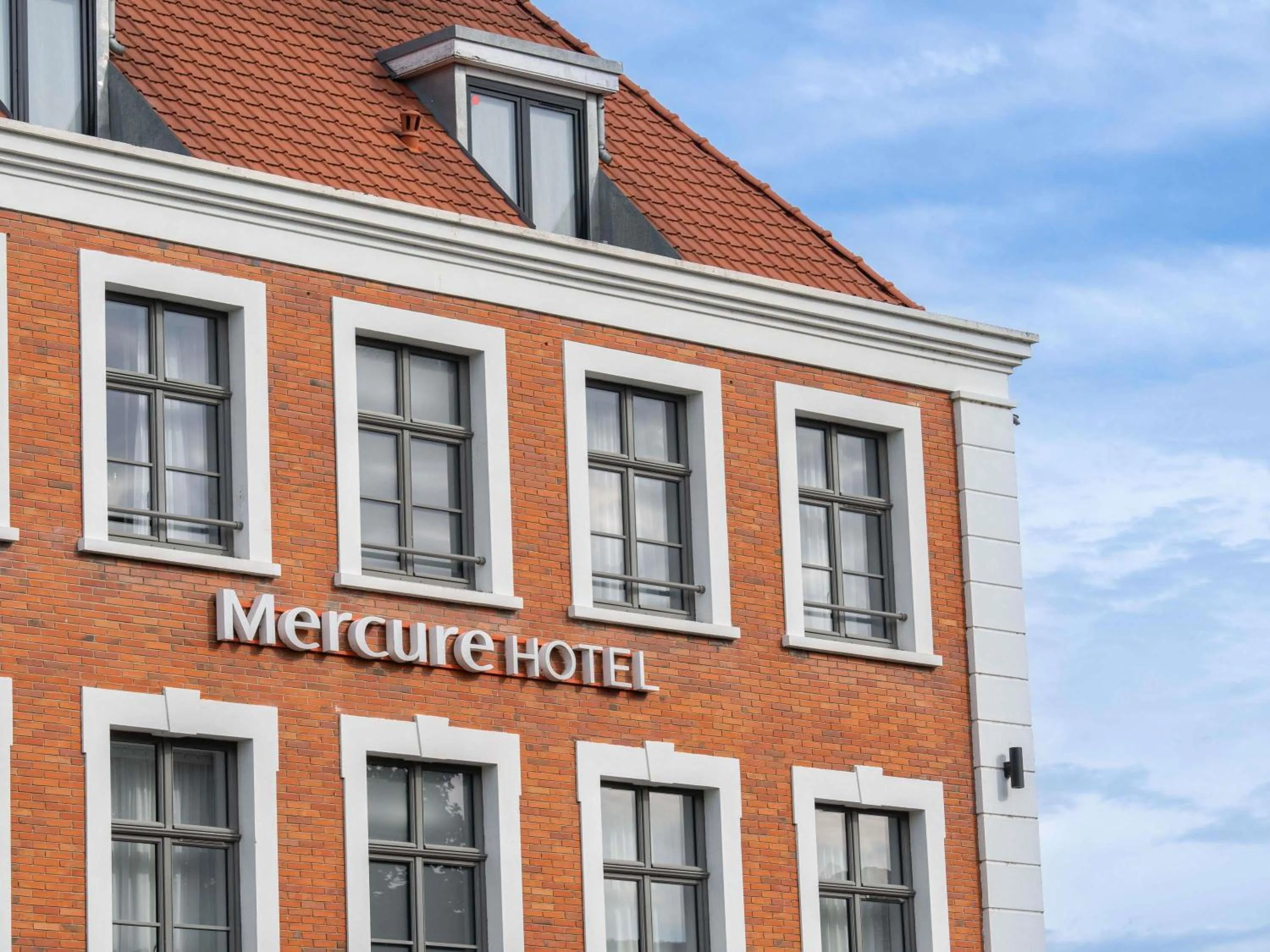 Property building in Mercure Saint Omer Centre Gare