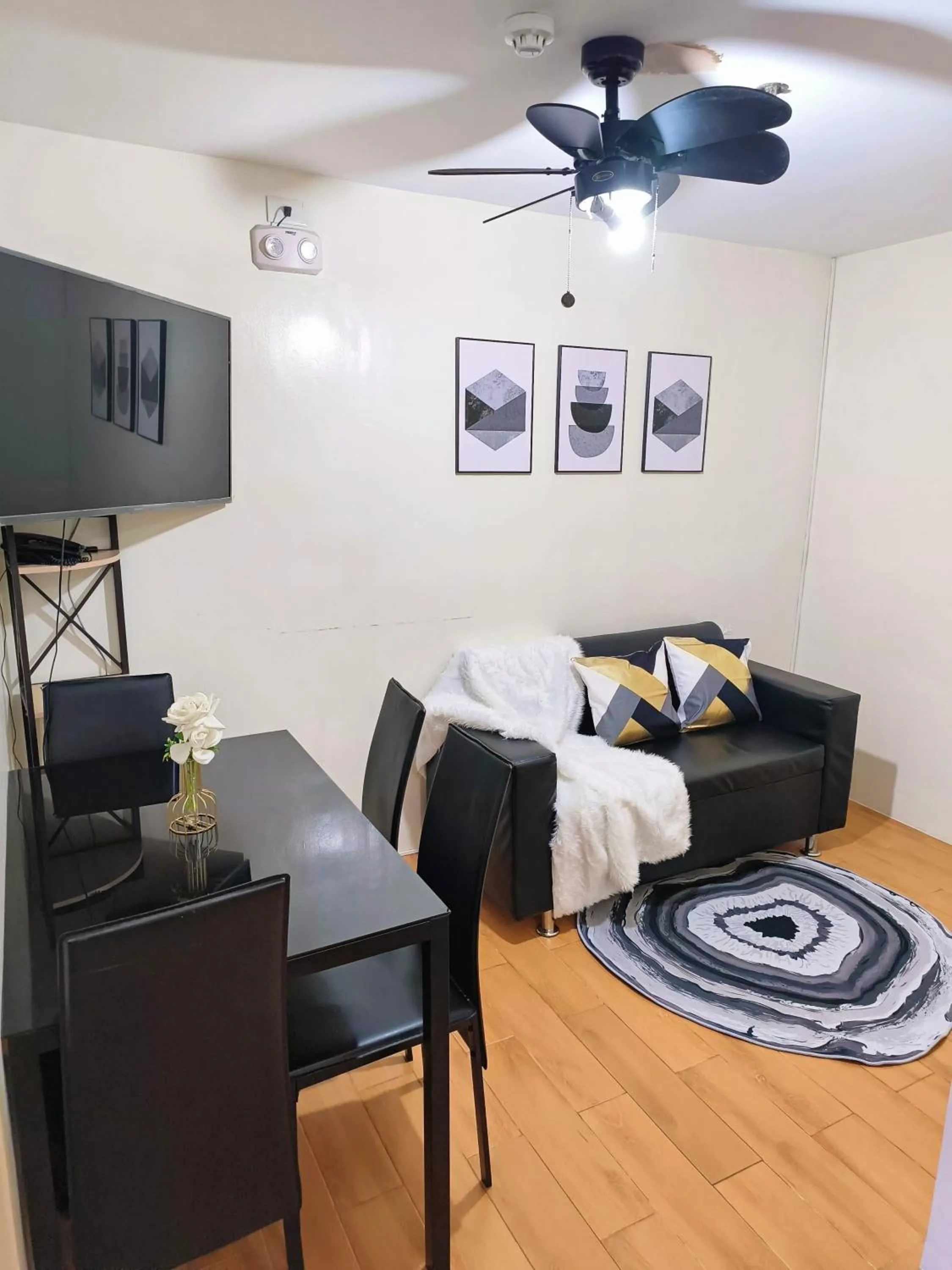 Living room in Davao Condo 2BR Pool Wifi Netflix