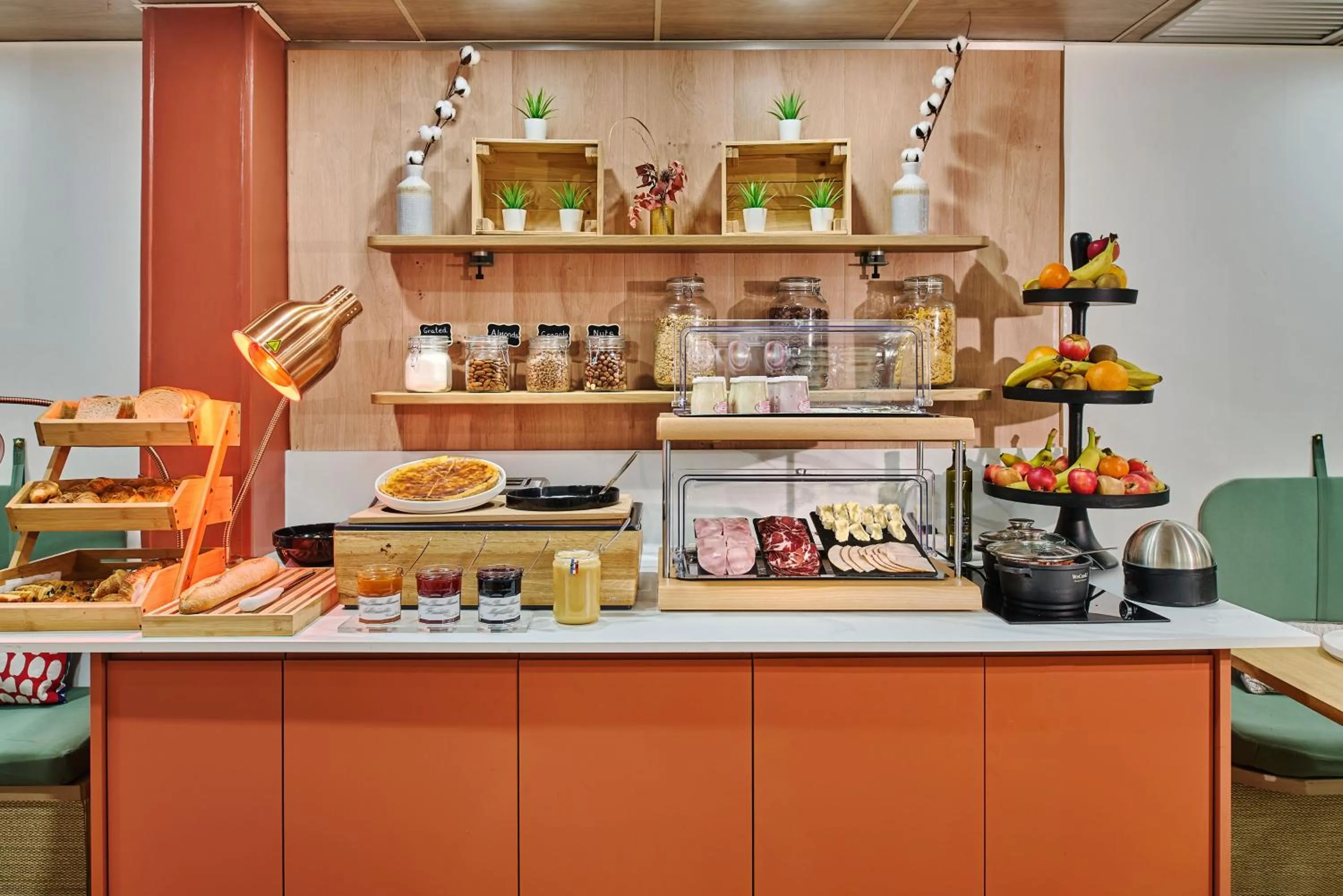 Buffet breakfast in Hotel Cervantes by Happyculture