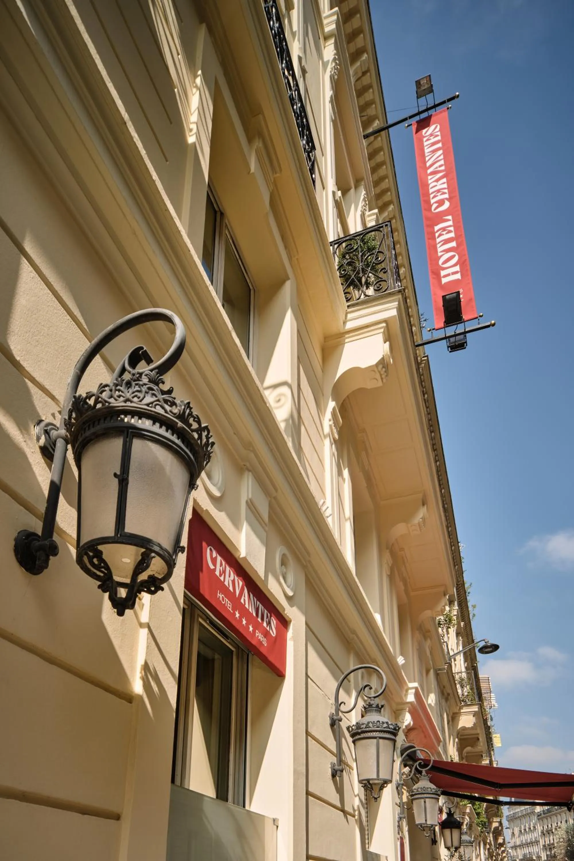 Facade/entrance in Hotel Cervantes by Happyculture