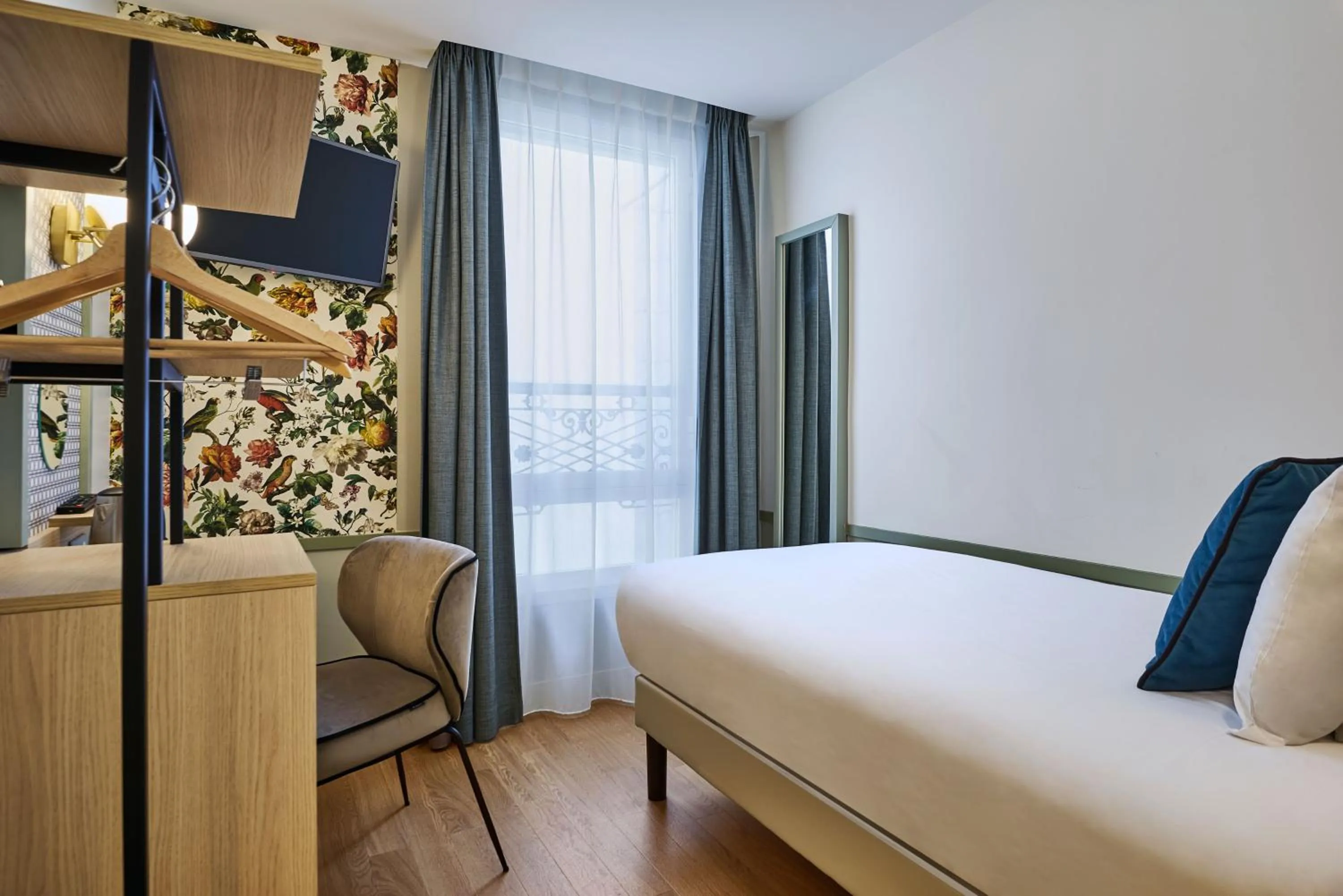 Bed in Hotel Cervantes by Happyculture