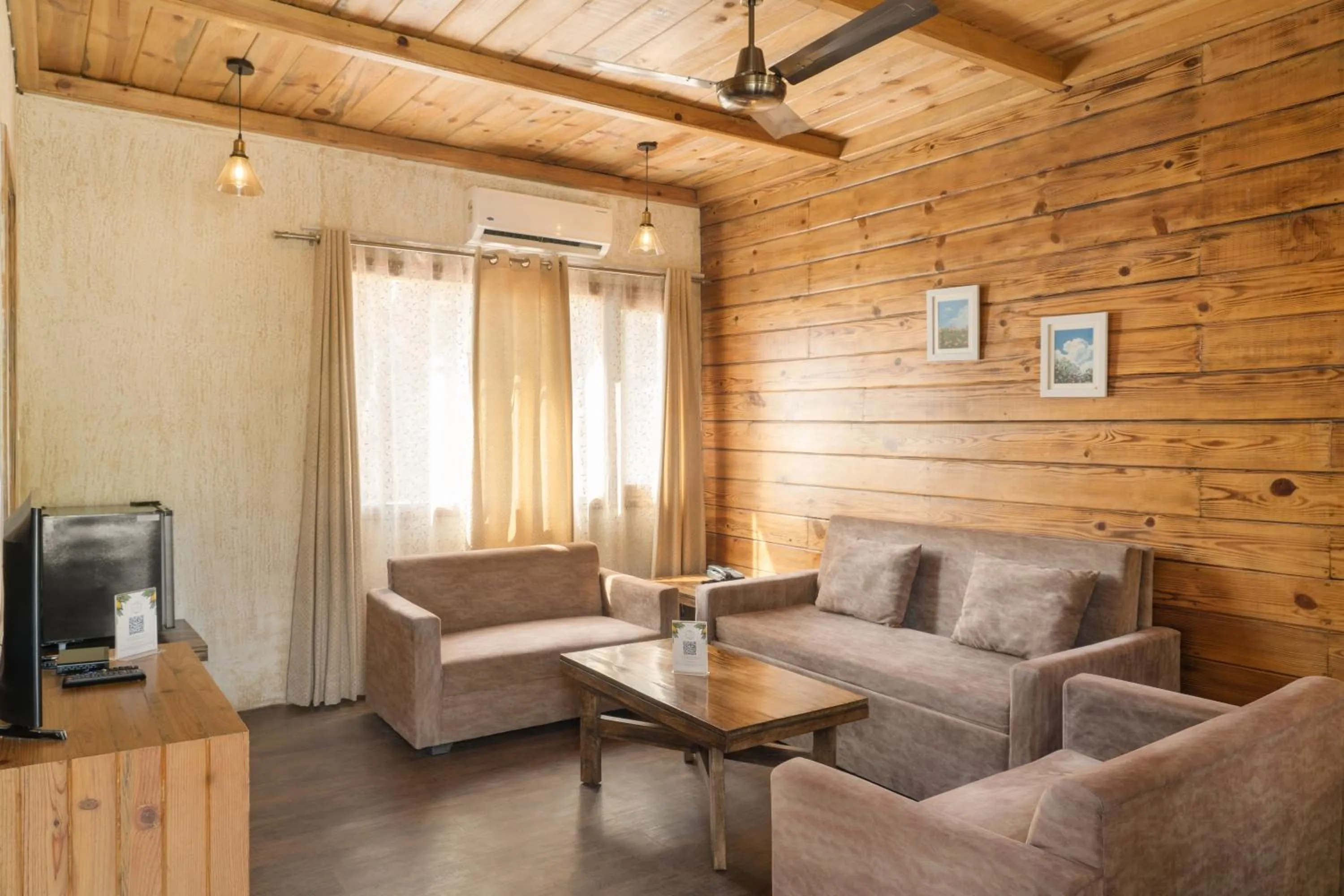 TV and multimedia in The Sylvan Retreat