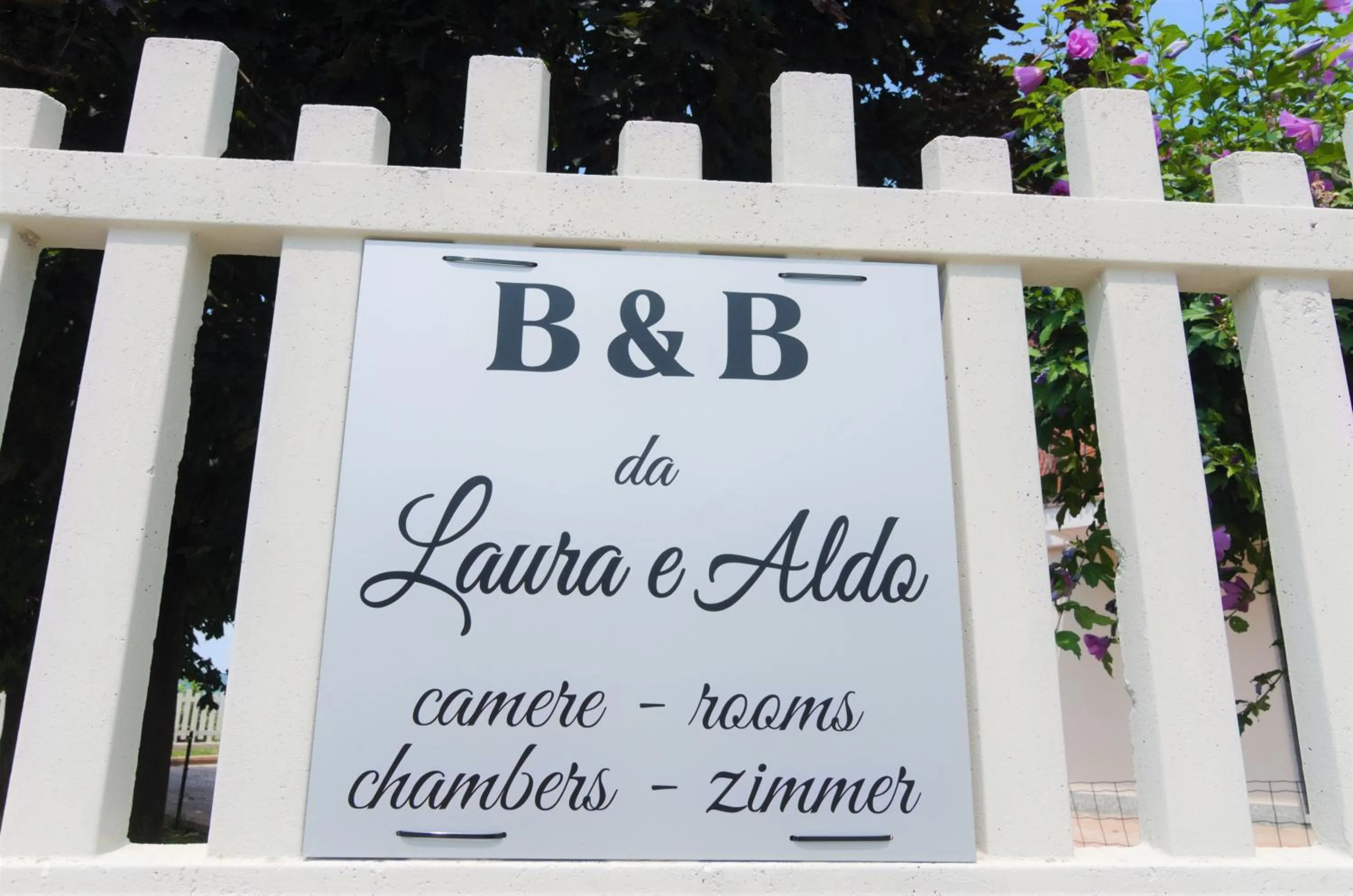 Property logo or sign in B&B da Laura e Aldo