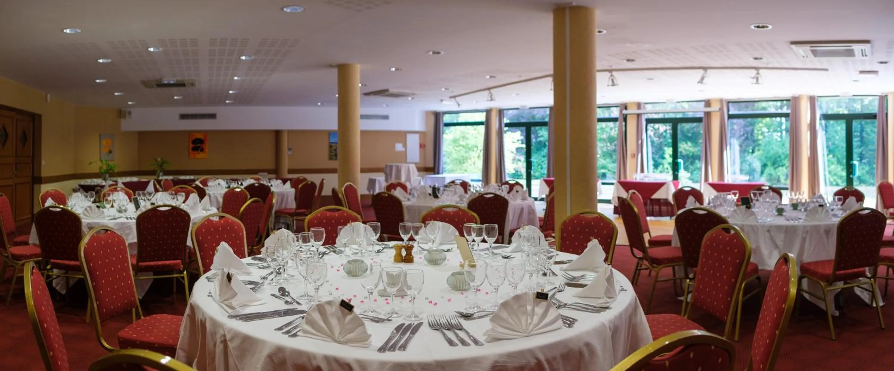 Banquet/Function facilities in Logis Hôtel - Restaurant Le Tulipier