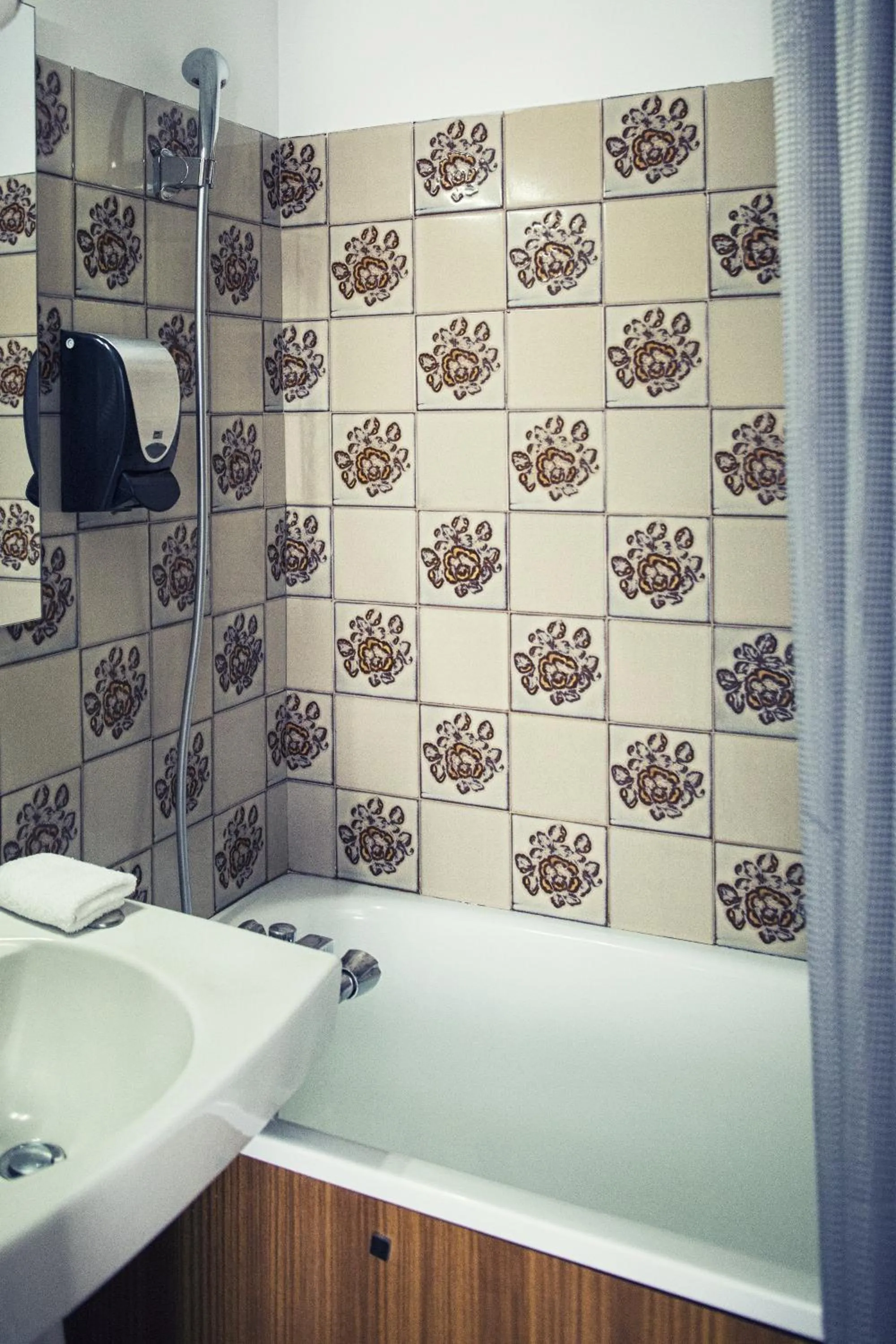 Bathroom in The Old Hotel Ravel Centre