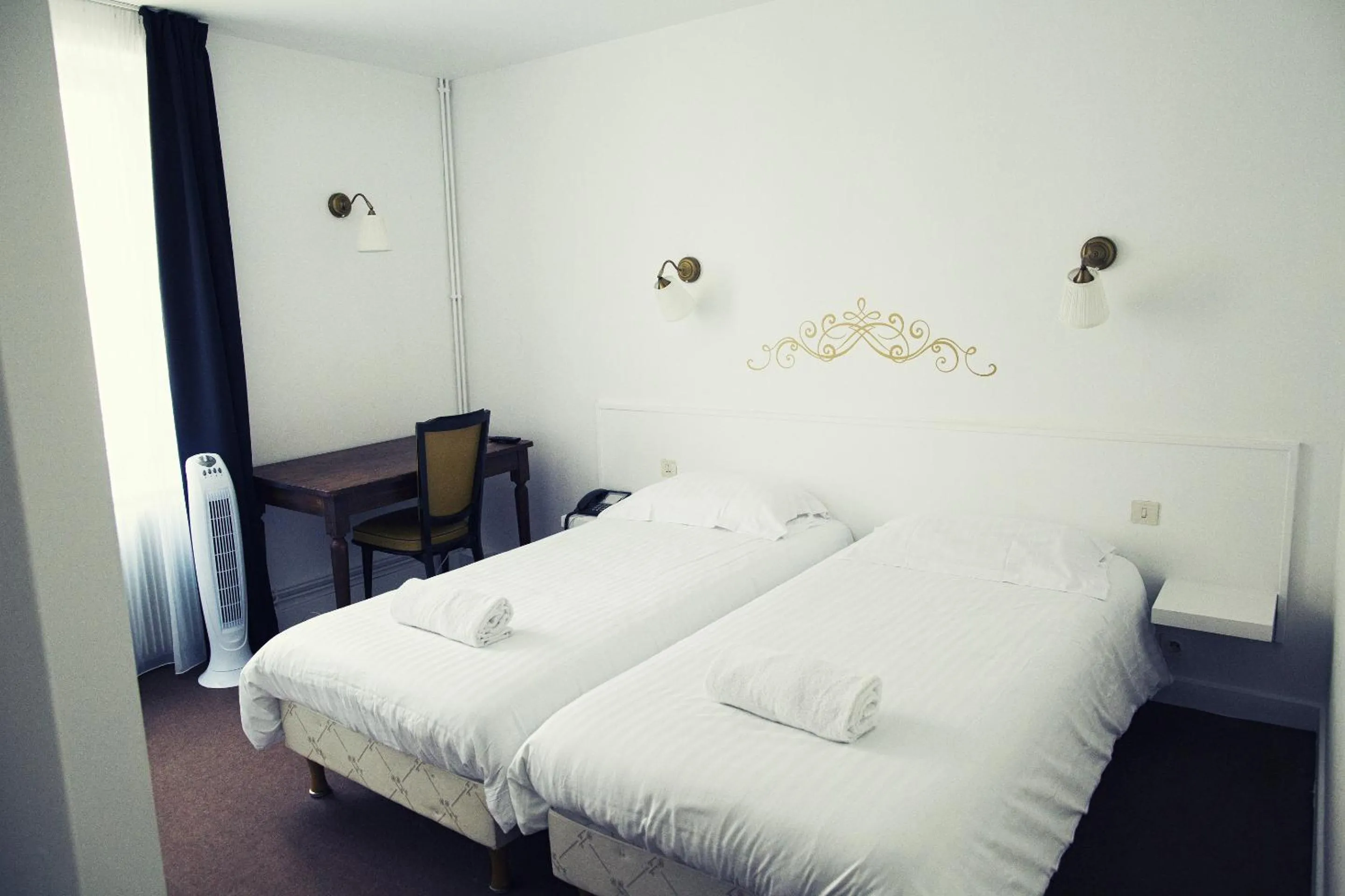 Bedroom, Bed in The Old Hotel Ravel Centre