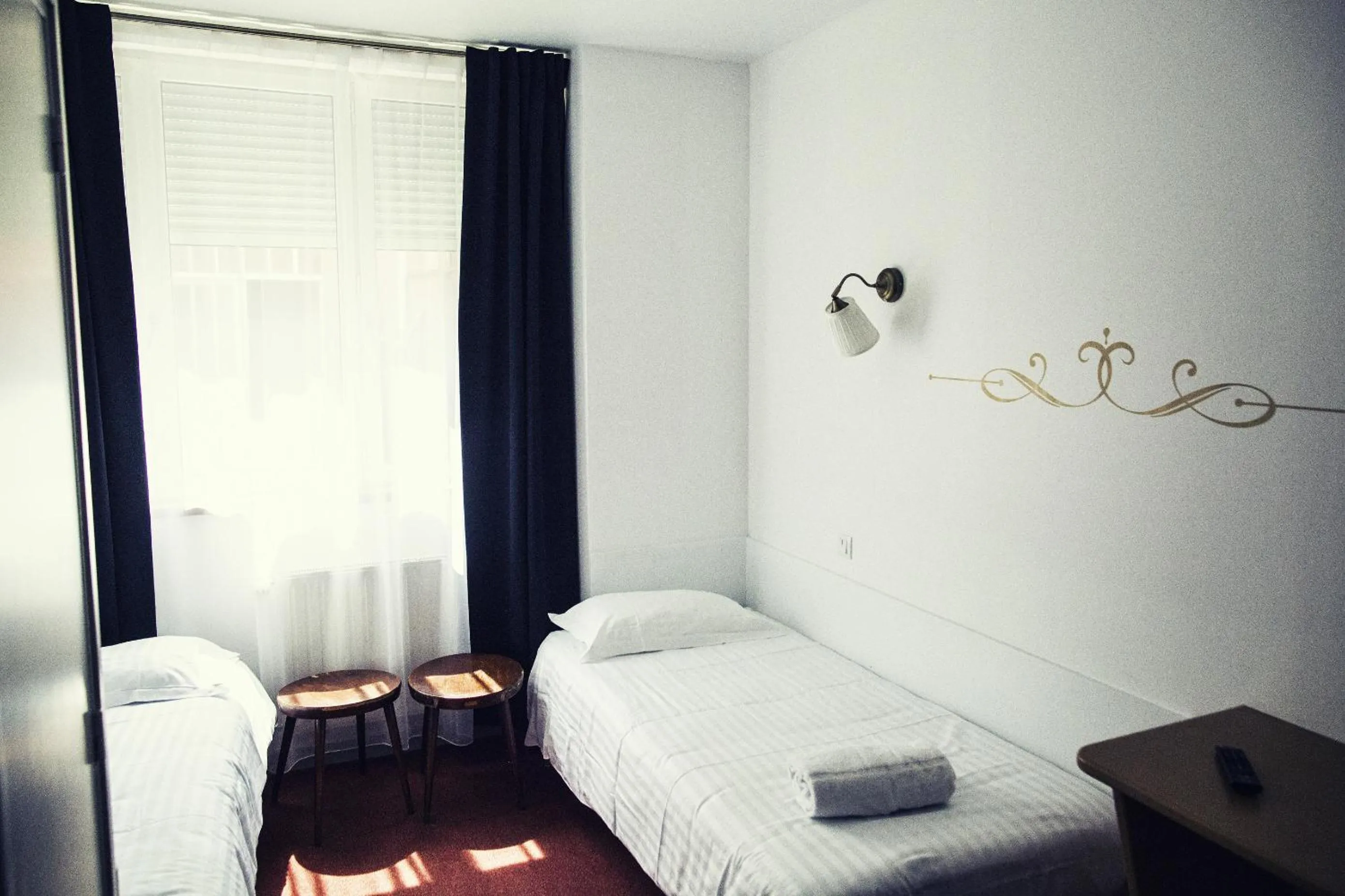 Bedroom, Bed in The Old Hotel Ravel Centre