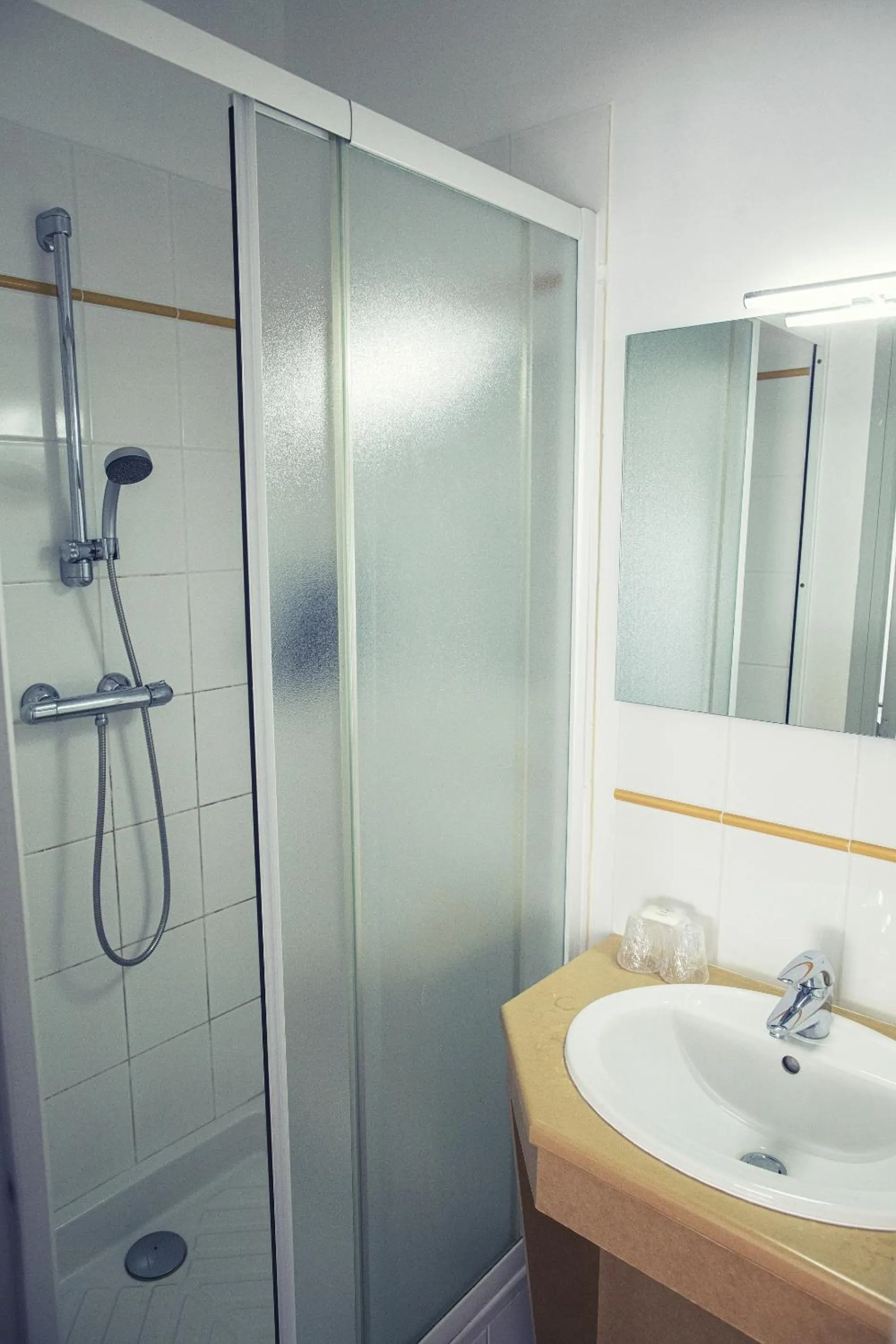 Bathroom in The Old Hotel Ravel Centre