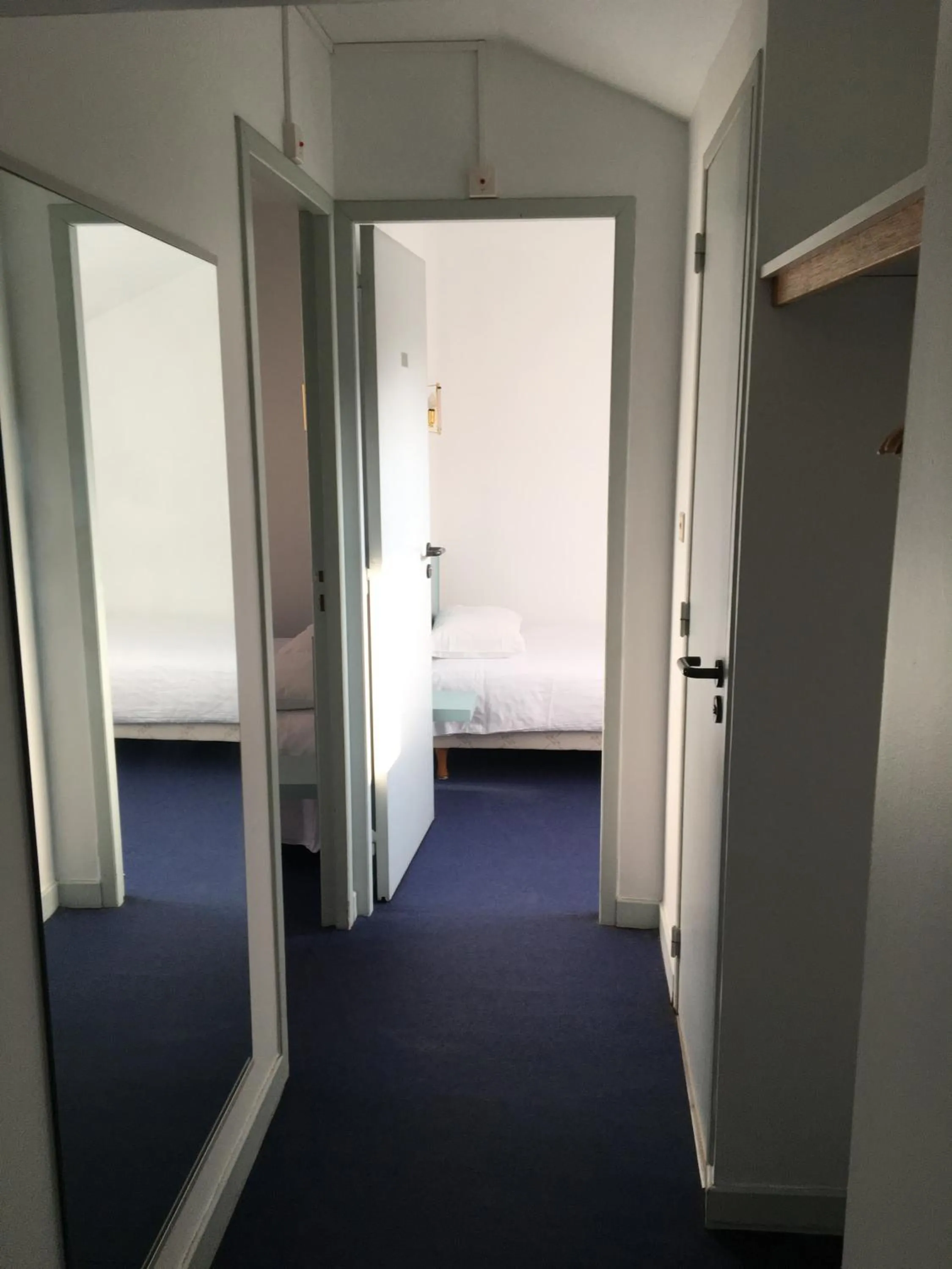 Bedroom, Bed in The Old Hotel Ravel Centre