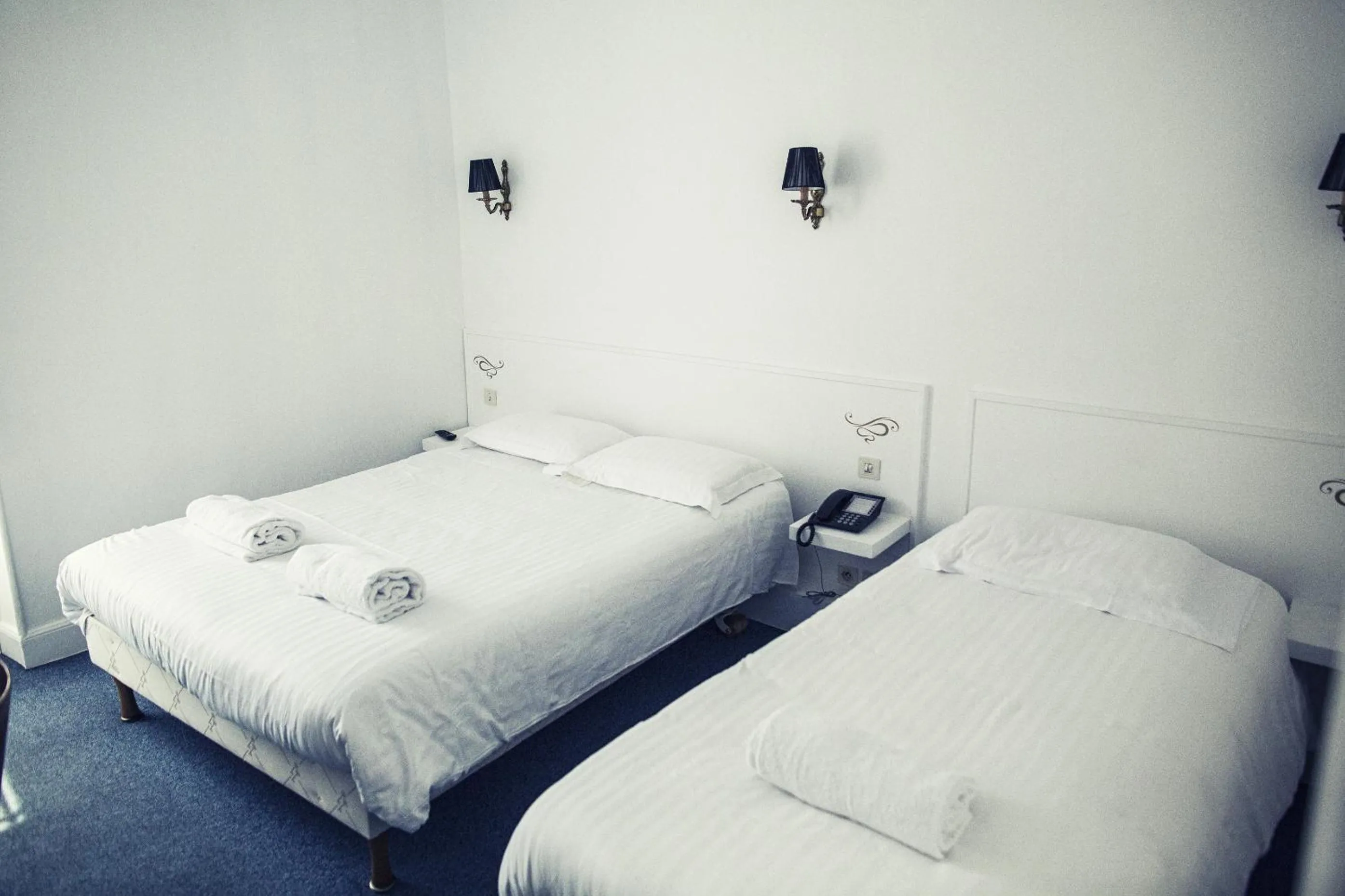 Bedroom, Bed in The Old Hotel Ravel Centre