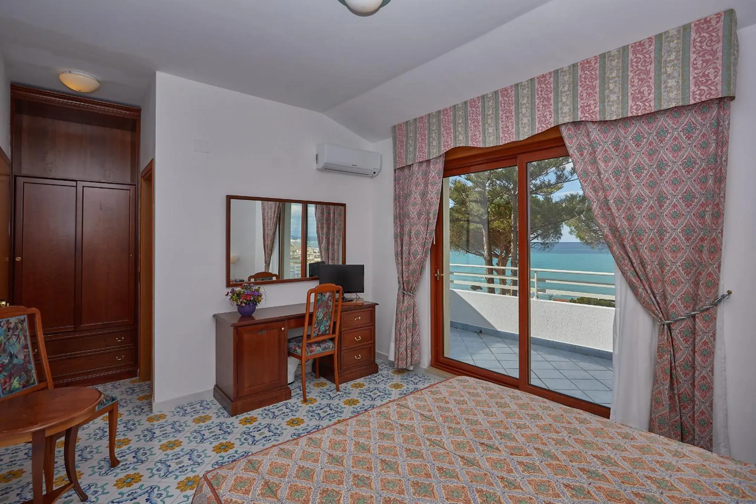 Double Room with Sea View in Hotel La Castellana Double Room with Sea View in Hotel La Castellana