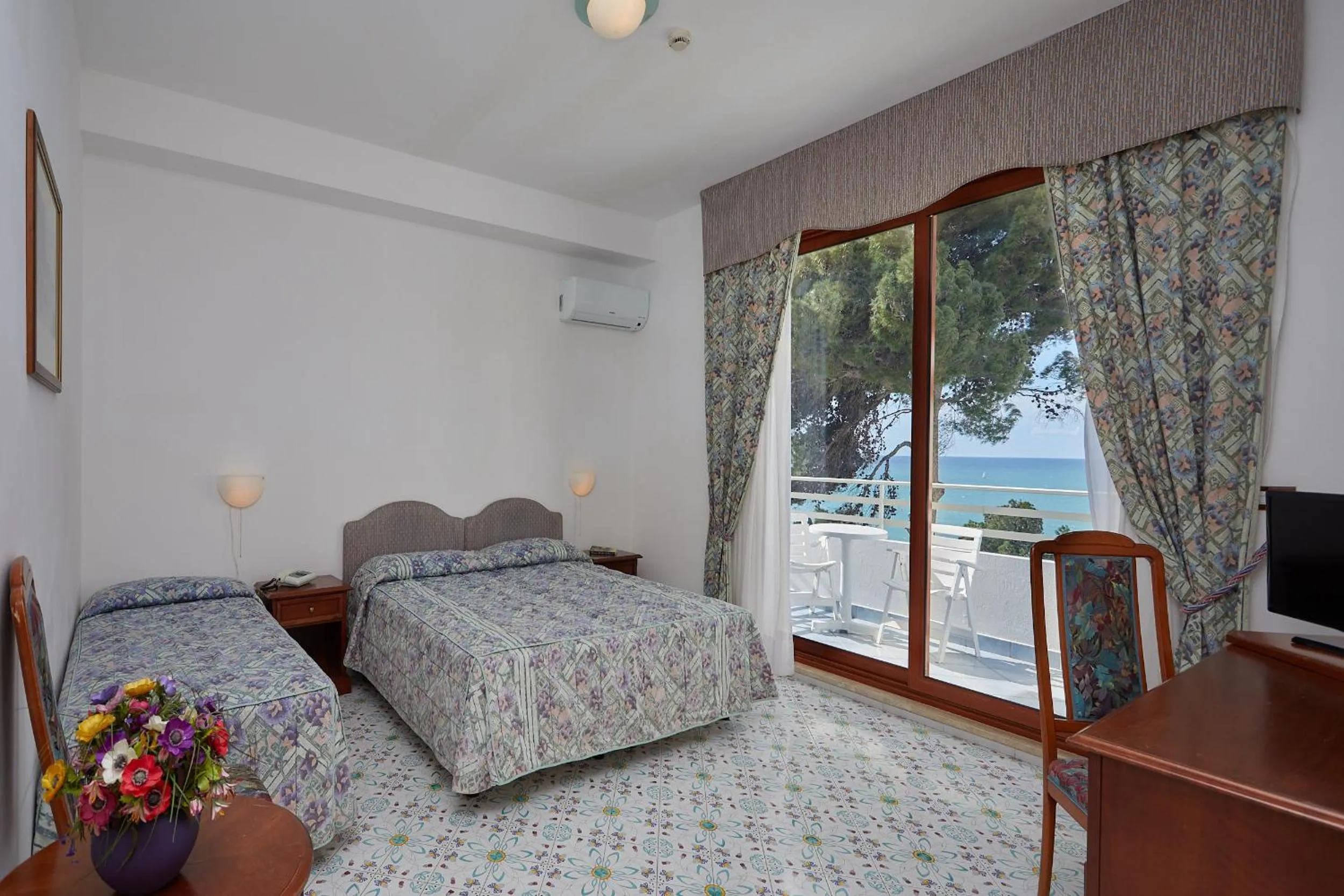 Photo of the whole room, Bed in Hotel La Castellana