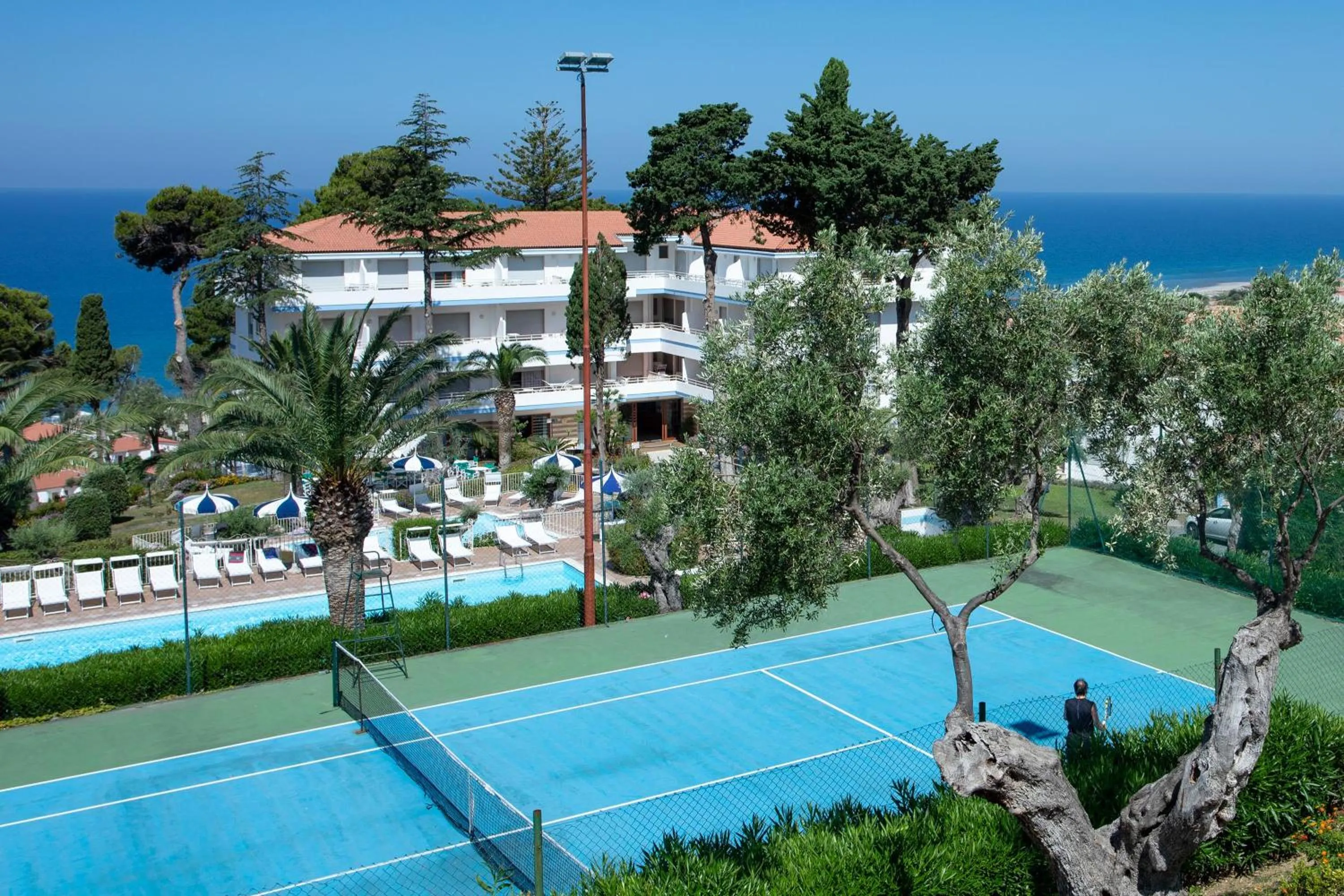 Tennis court in Hotel La Castellana