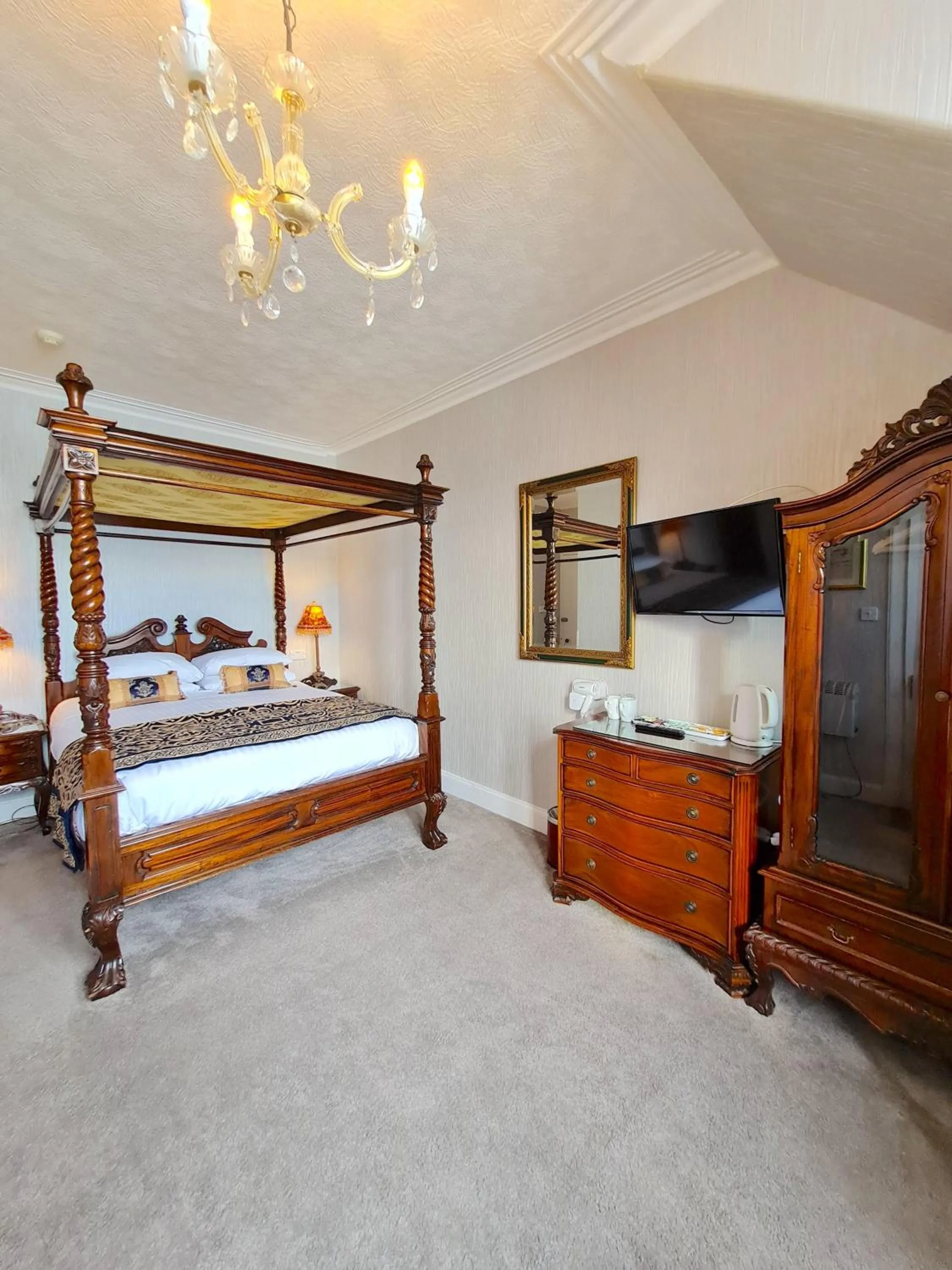 Photo of the whole room, Bed in Corriemar House