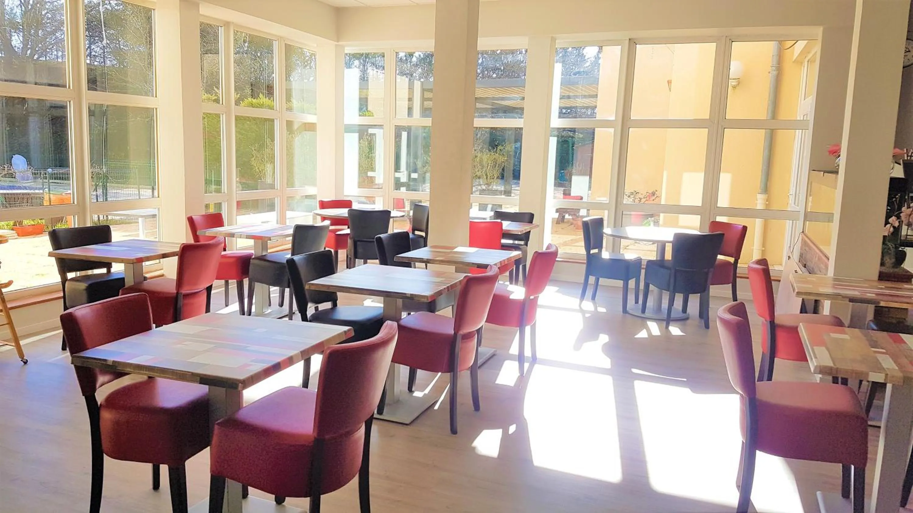 Garden view in Hôtel La Bérangère