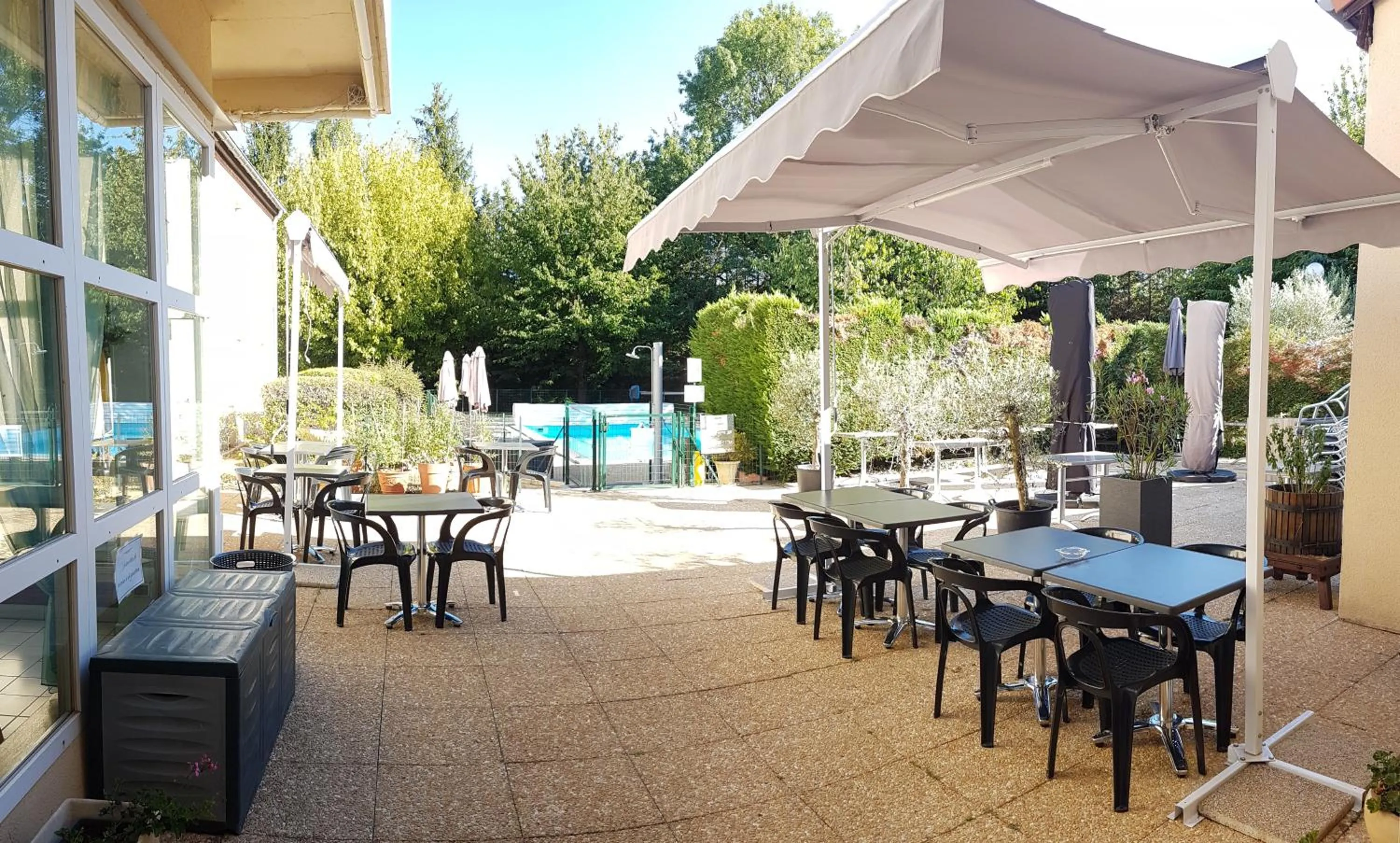 Patio in Hôtel La Bérangère