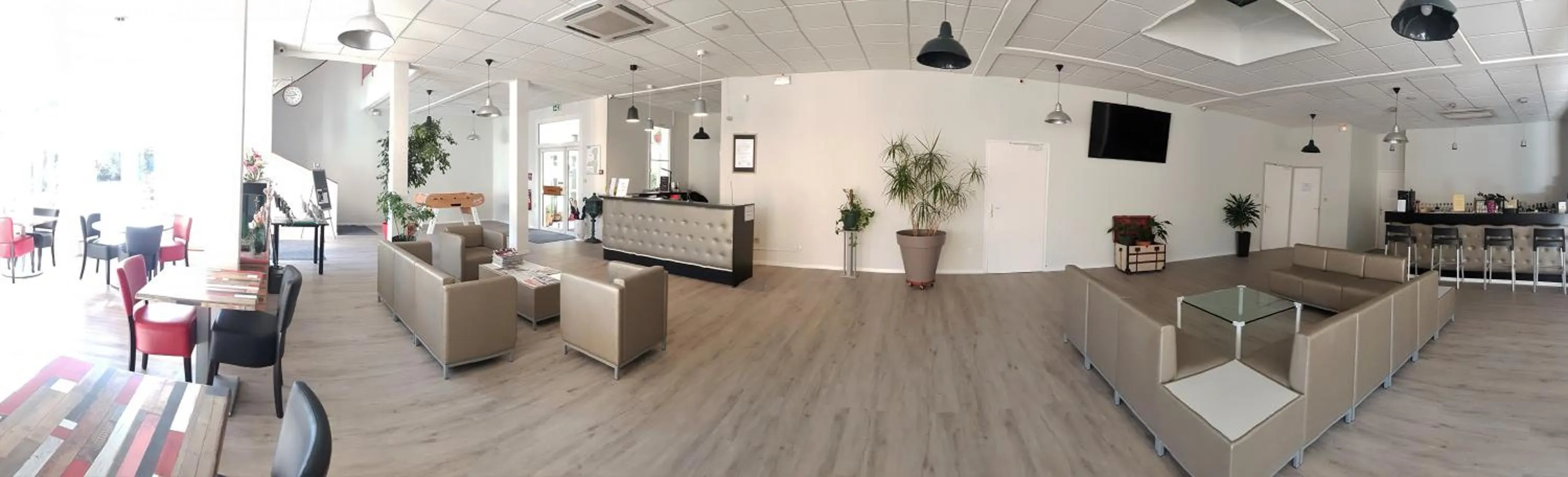 Communal lounge/ TV room in Hôtel La Bérangère