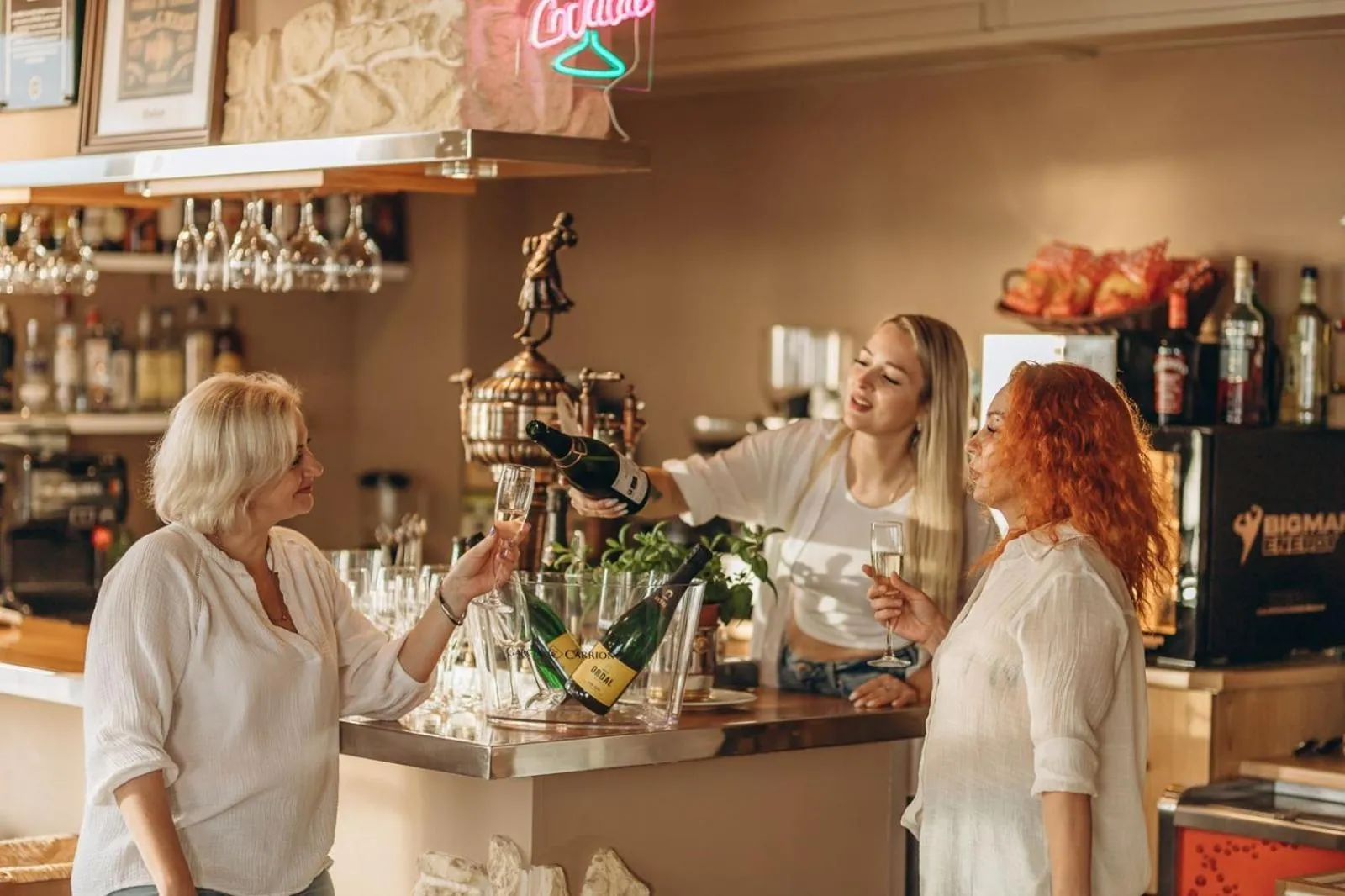 Lounge or bar in Hotel Polamar