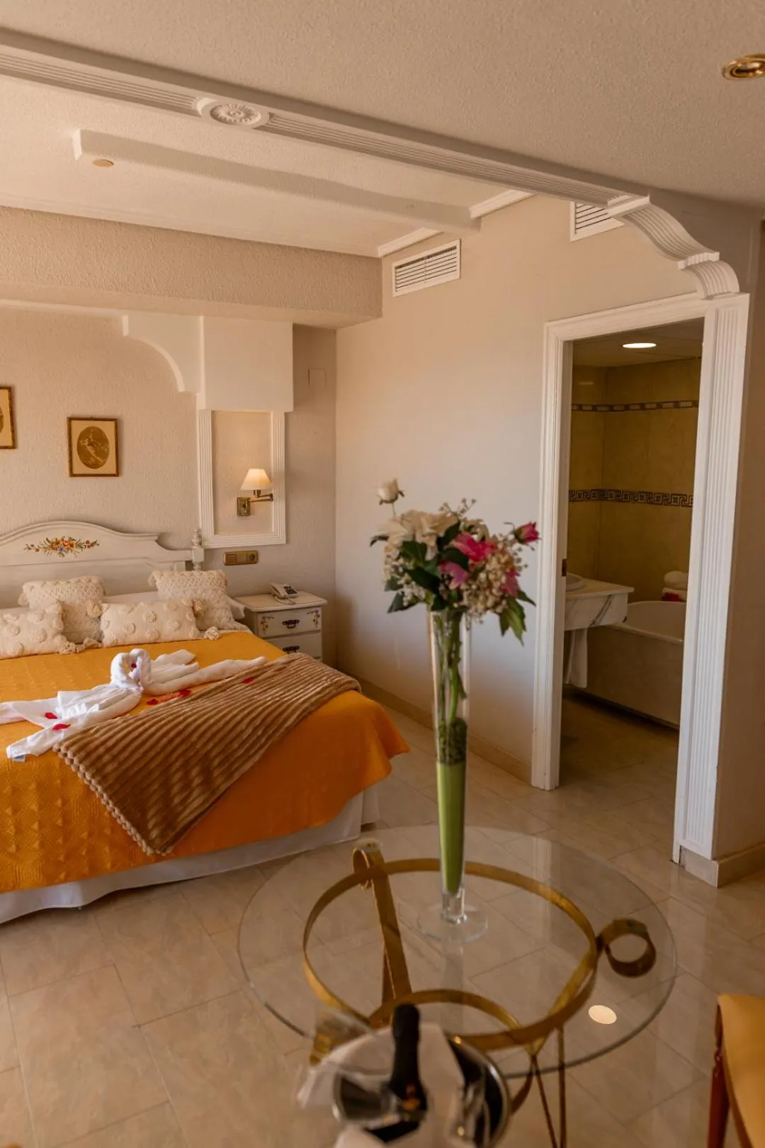 Photo of the whole room, Bed in Hotel Polamar