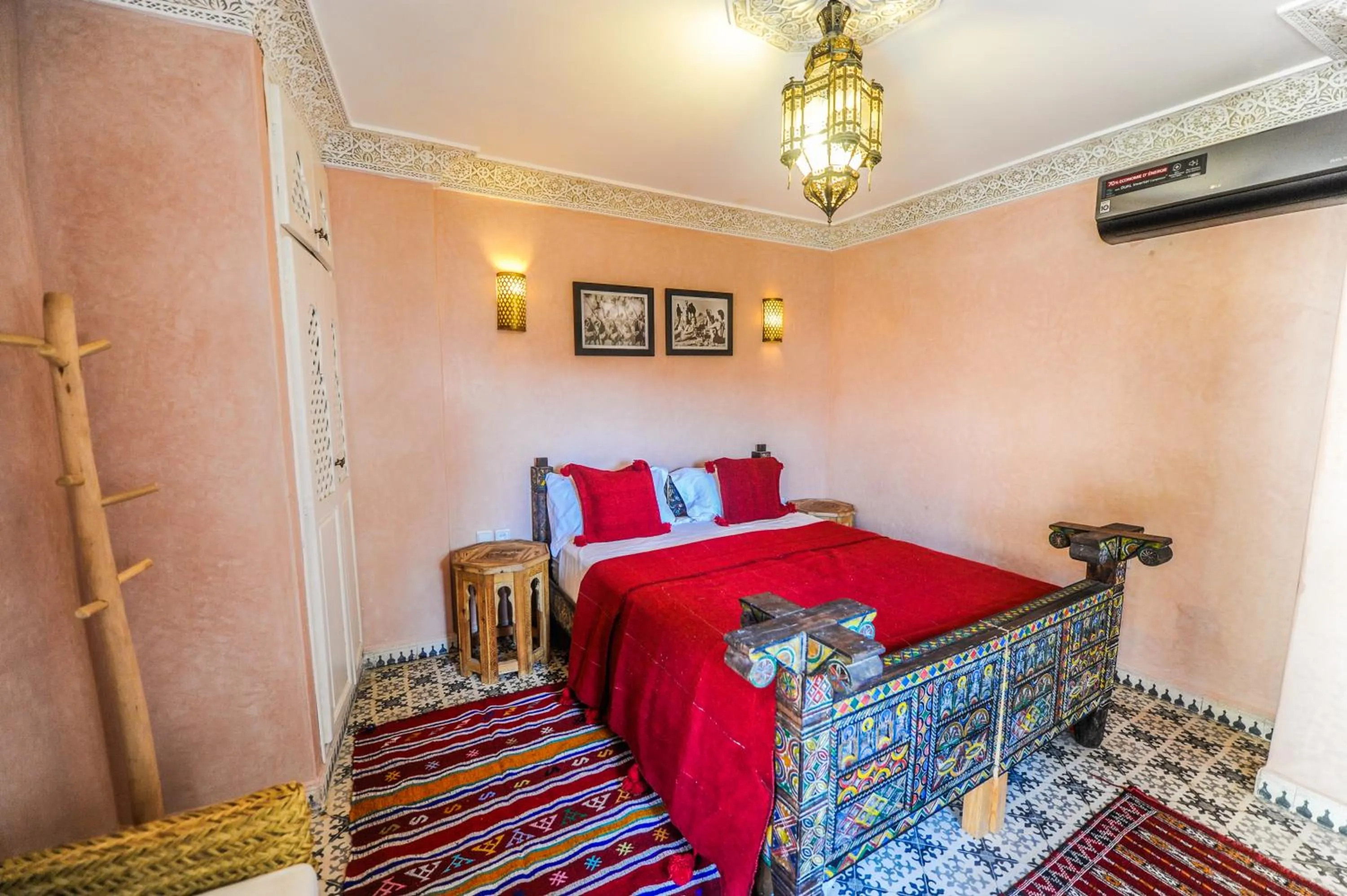 Photo of the whole room, Bed in Riad Milouda
