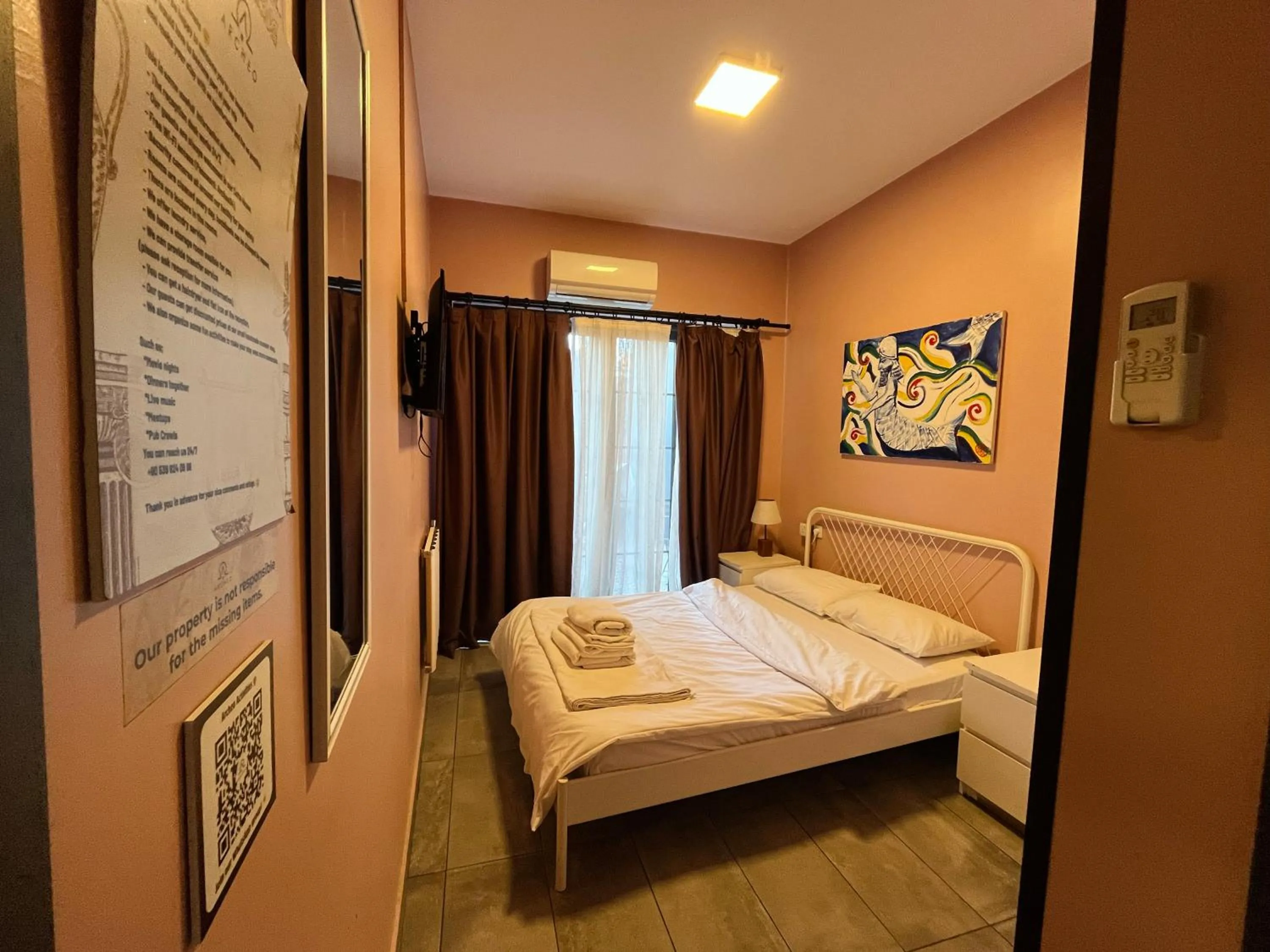 Photo of the whole room, Bed in Archeo